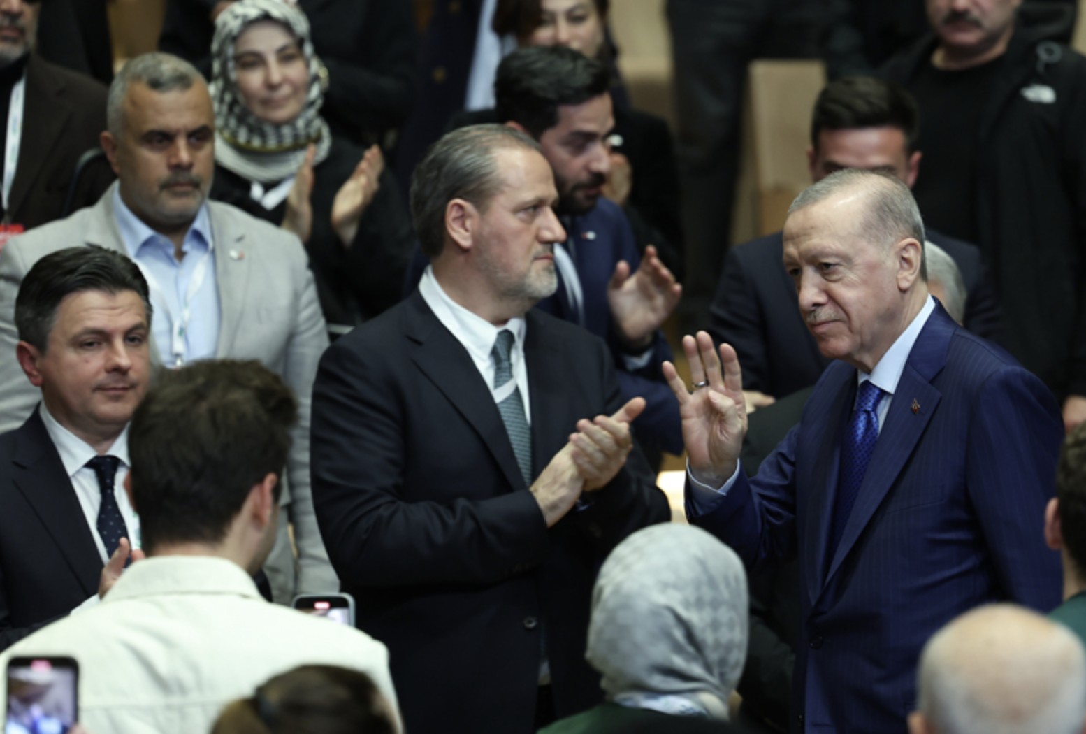 Cumhurbaşkanımız Erdoğan, Uluslararası Yeşilay Federasyonu Forumu'nda yaptığı konuşmada, “Ocakları söndüren bahis ve kumar illetiyle, yuvaları yıkan alkol musibetiyle, hayatları karartan uyuşturucu belasıyla, zihinleri iğfal eden ekran bağımlılığıyla, vel