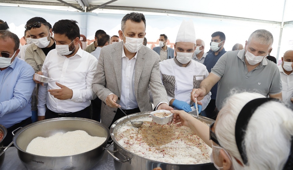 VATANDAŞLARIMIZA AŞURE İKRAM ETTİK