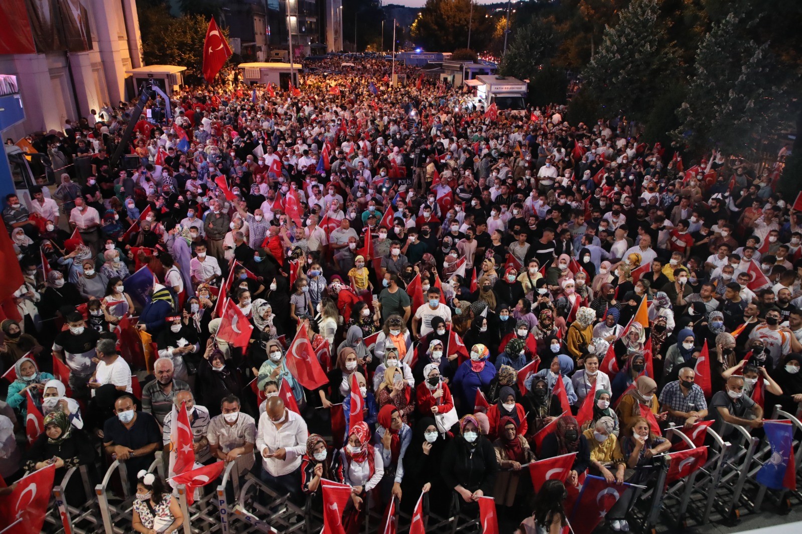 KABAKTEPE: “15 TEMMUZ, RECEP TAYYİP ERDOĞAN'IN LİDERLİĞİNDE BU MİLLETİN YAZDIĞI BİR DESTANDIR”