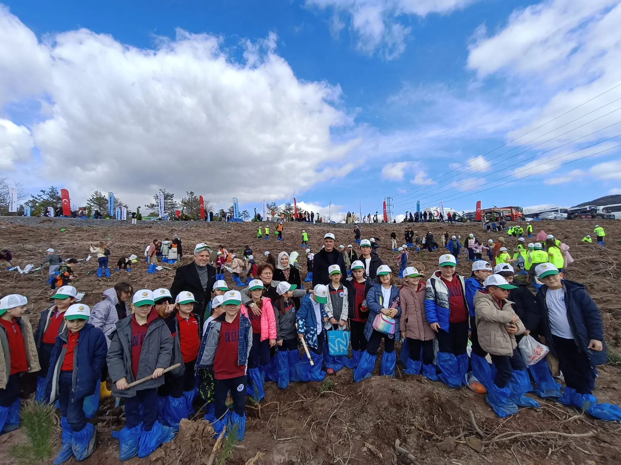 Çekmeköy'de 22 bin fidan toprakla buluştu