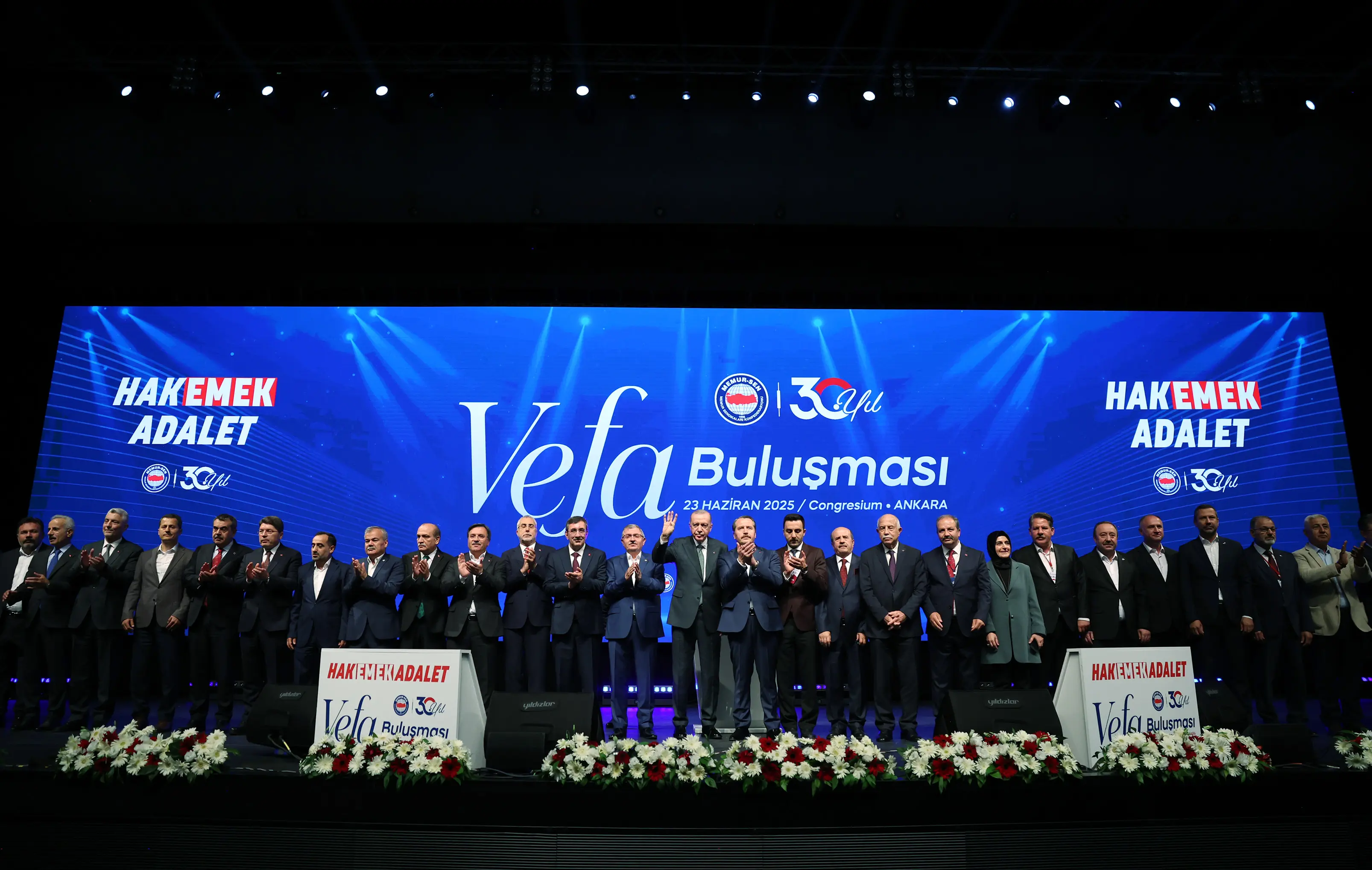 Cumhurbaşkanımız Erdoğan, ATO Congresium'da düzenlenen Memur-Sen 30. Yıl Vefa Buluşması'na katıldı.