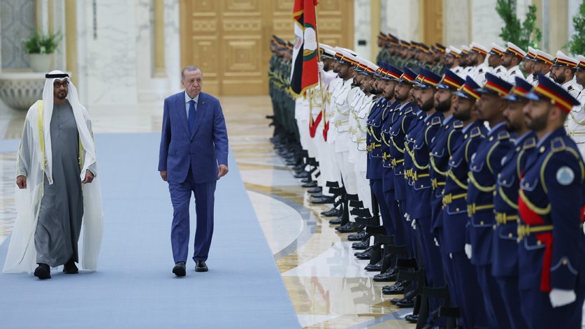 Cumhurbaşkanımız Erdoğan, Birleşik Arap Emirlikleri’nde Resmî Törenle Karşılandı