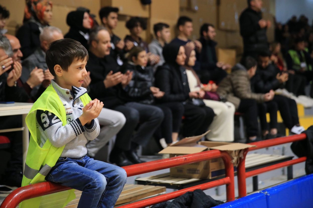 Depremzedeler İçin Kur’an-ı Kerim Okundu