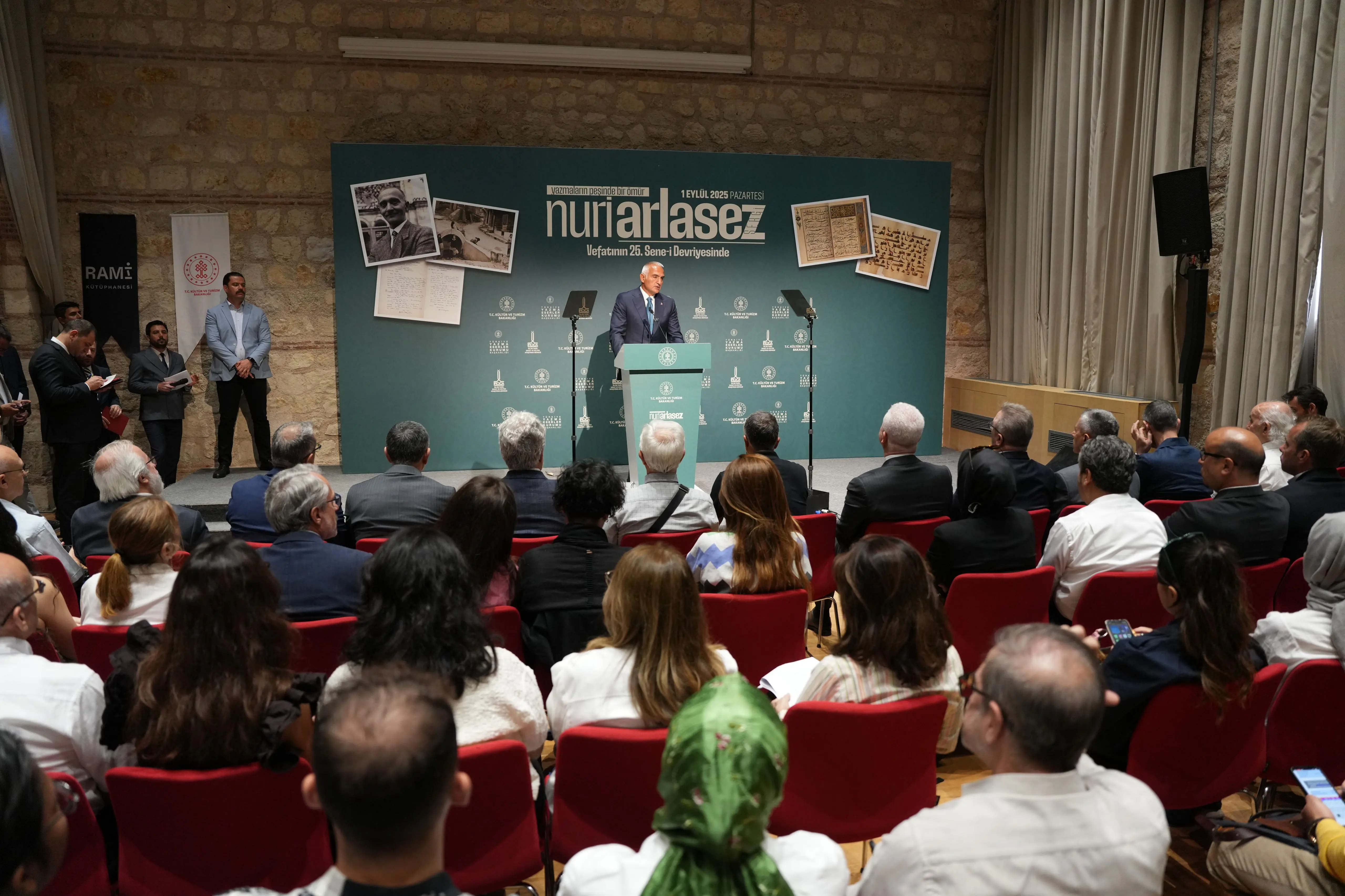 “Yazmaların Peşinde Bir Ömür: Nuri Arlasez” sergisine katıldık