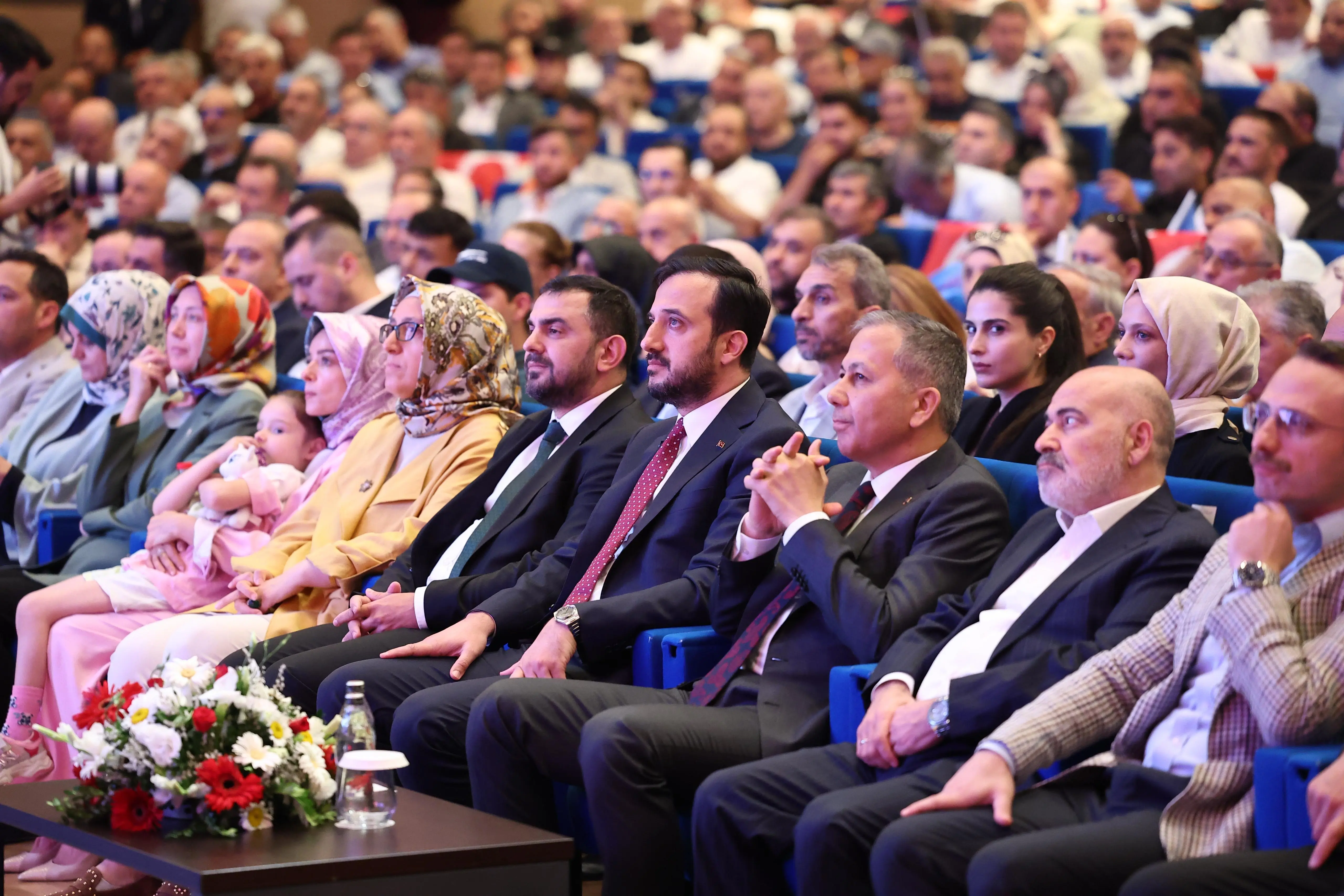 Bakan Ali Yerlikaya’dan mahallelere mesaj: Demokrasinin ve dayanışmanın temelisiniz