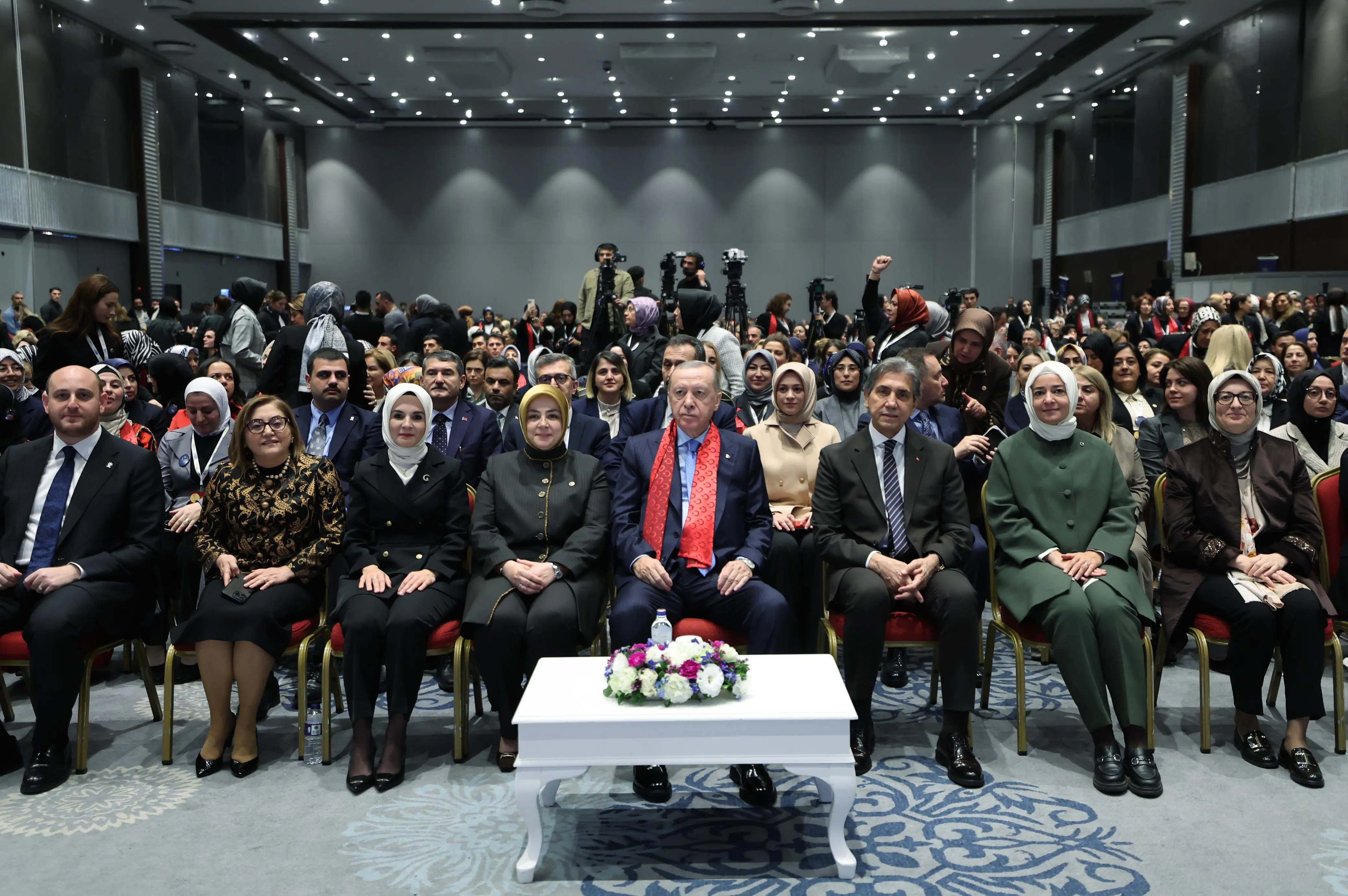 “Toplum hayatında olduğu gibi, şehir hayatı ve yerel yönetimlerde de kadınların etkin olmaları kritik önemdedir”