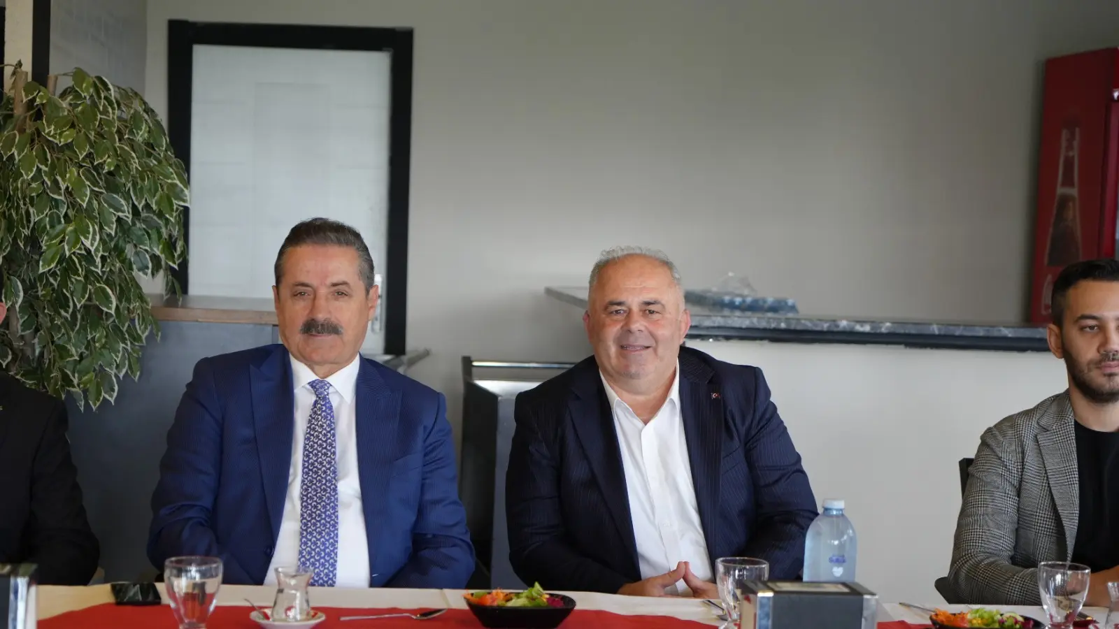 “Siyaset halkla iç içe olmaktır”