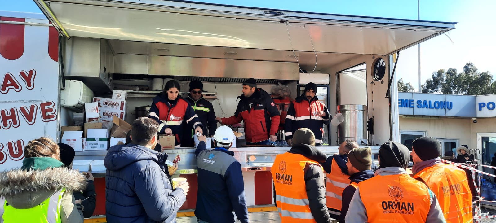 Ümraniye Belediyesi Mobil İkram Aracı Deprem Bölgesinde