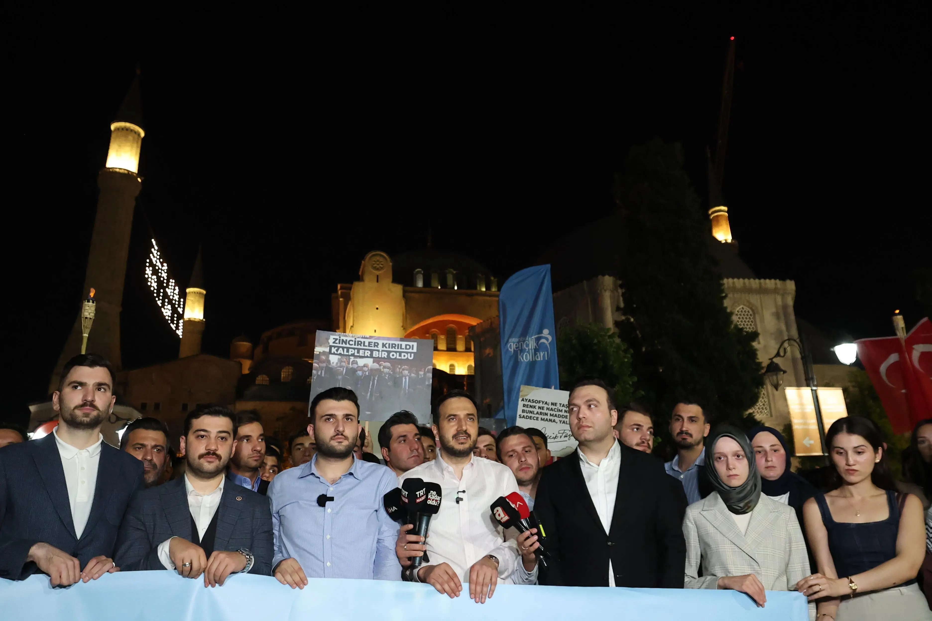 Fetih Nesli Ayasofya’ya yürüdü