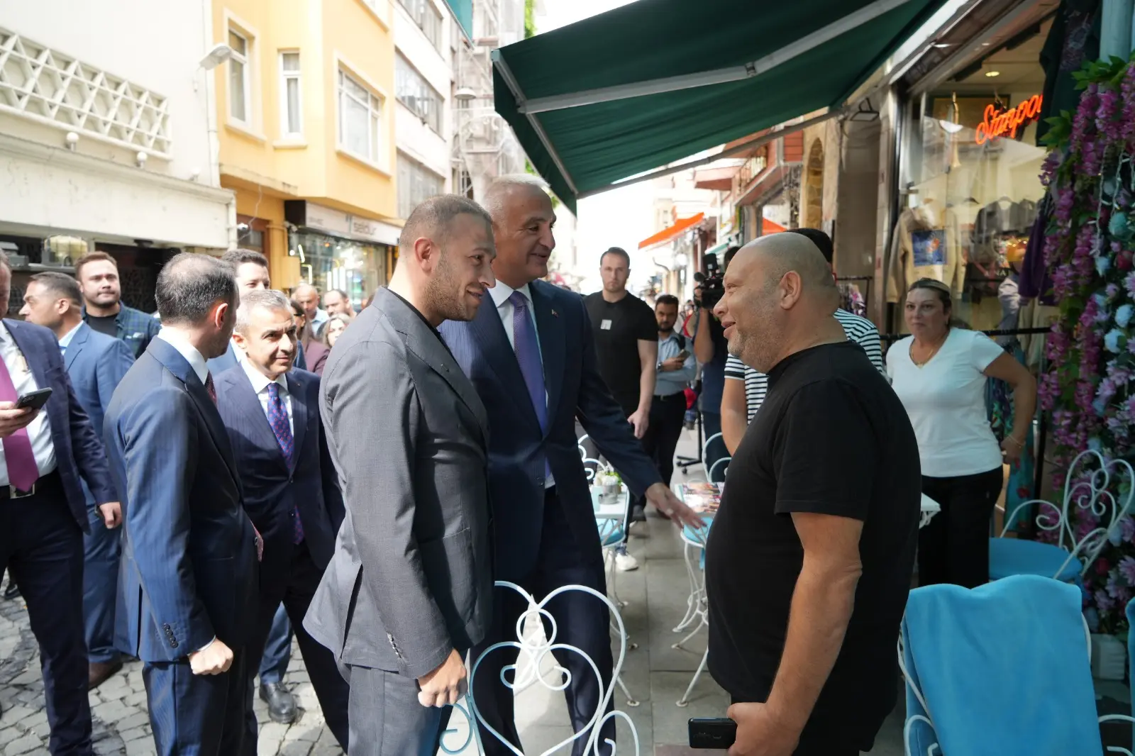 Kültür ve Turizm Bakanımız, İstiklal Caddesi esnafını ziyaret etti