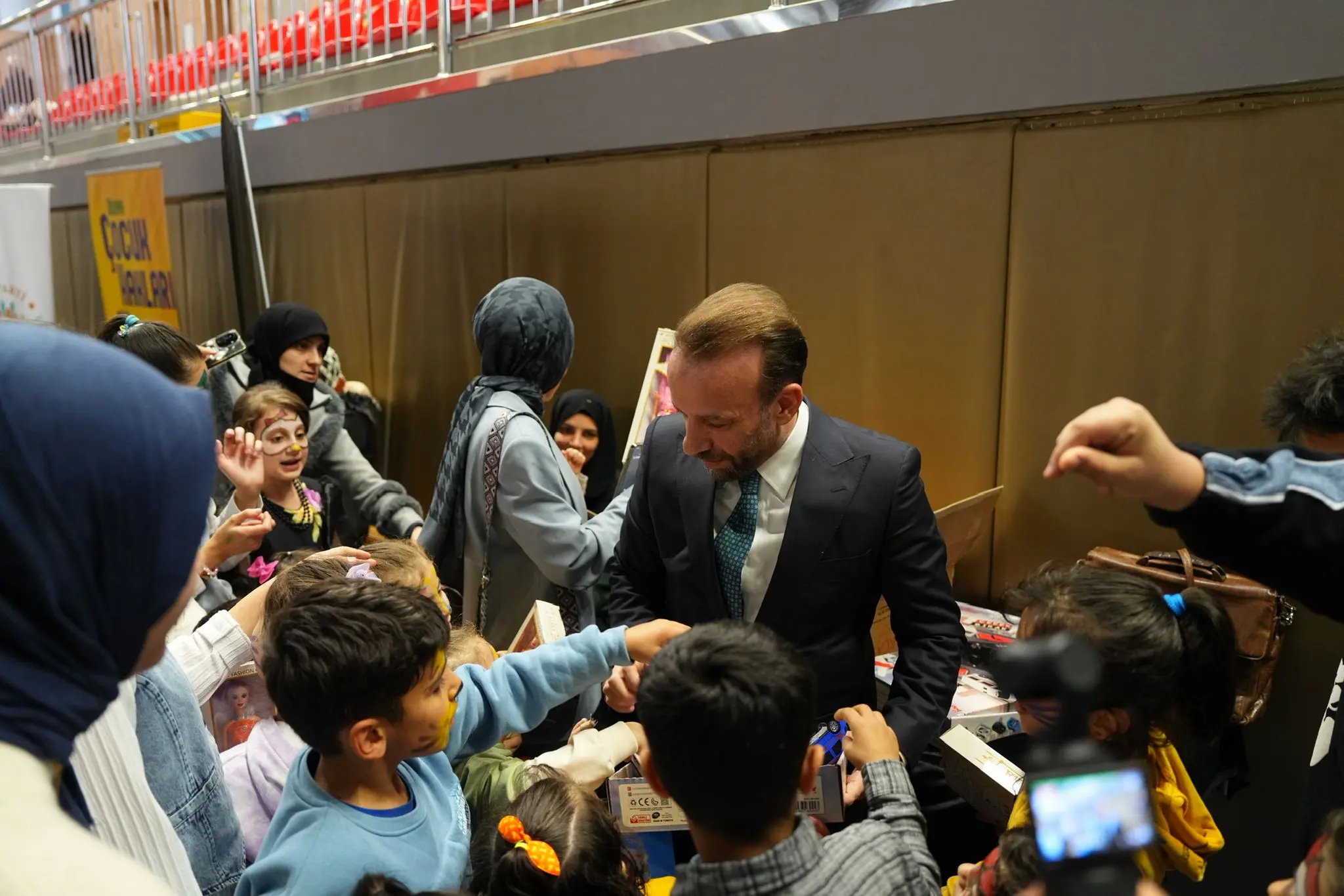 Dünyayı güzelleştiren yegâne şey çocukların tebessümüdür