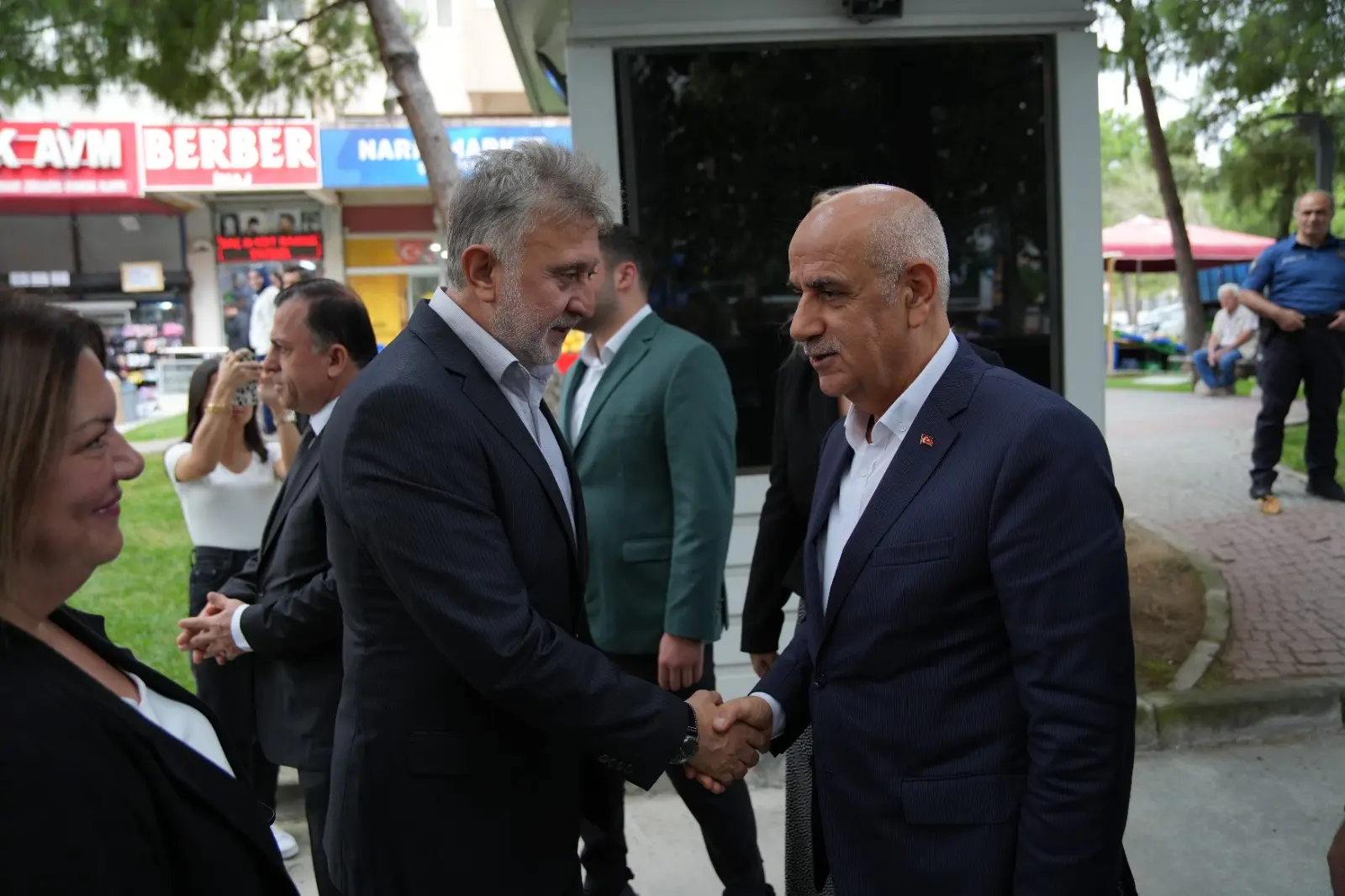 Beylikdüzü’nde Milletvekillerimizden vatandaşlarımıza ziyaret
