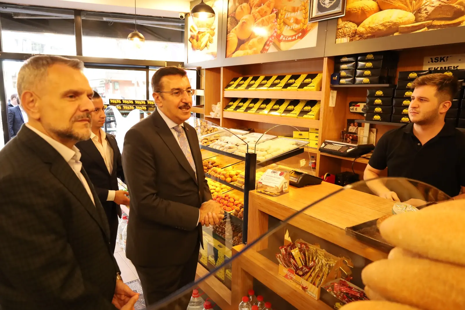“Türkiye'yi karış karış gezerek milletimizle buluştuk”
