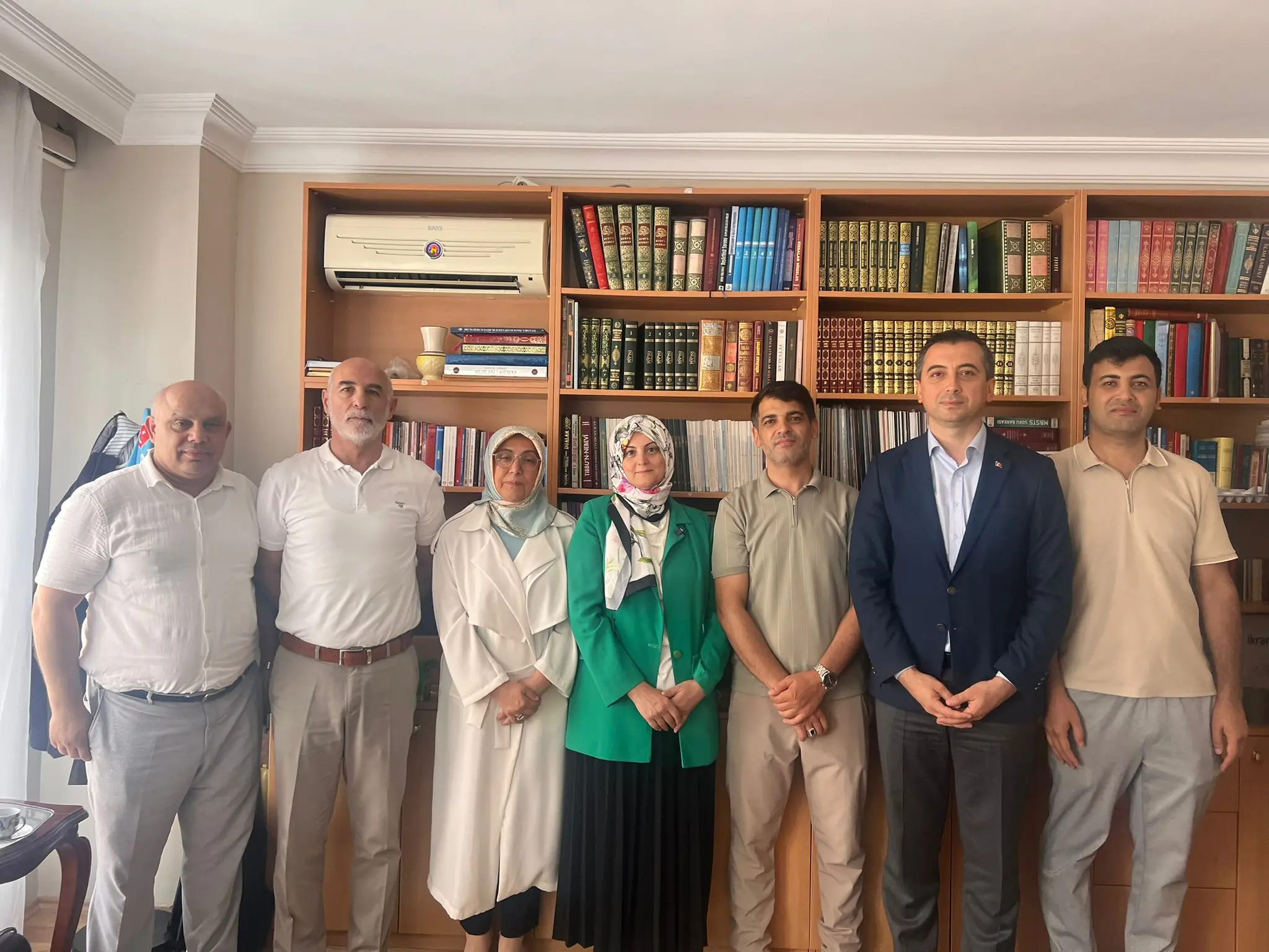 150 minik ressam Filistinli çocuklar için resim yaptı