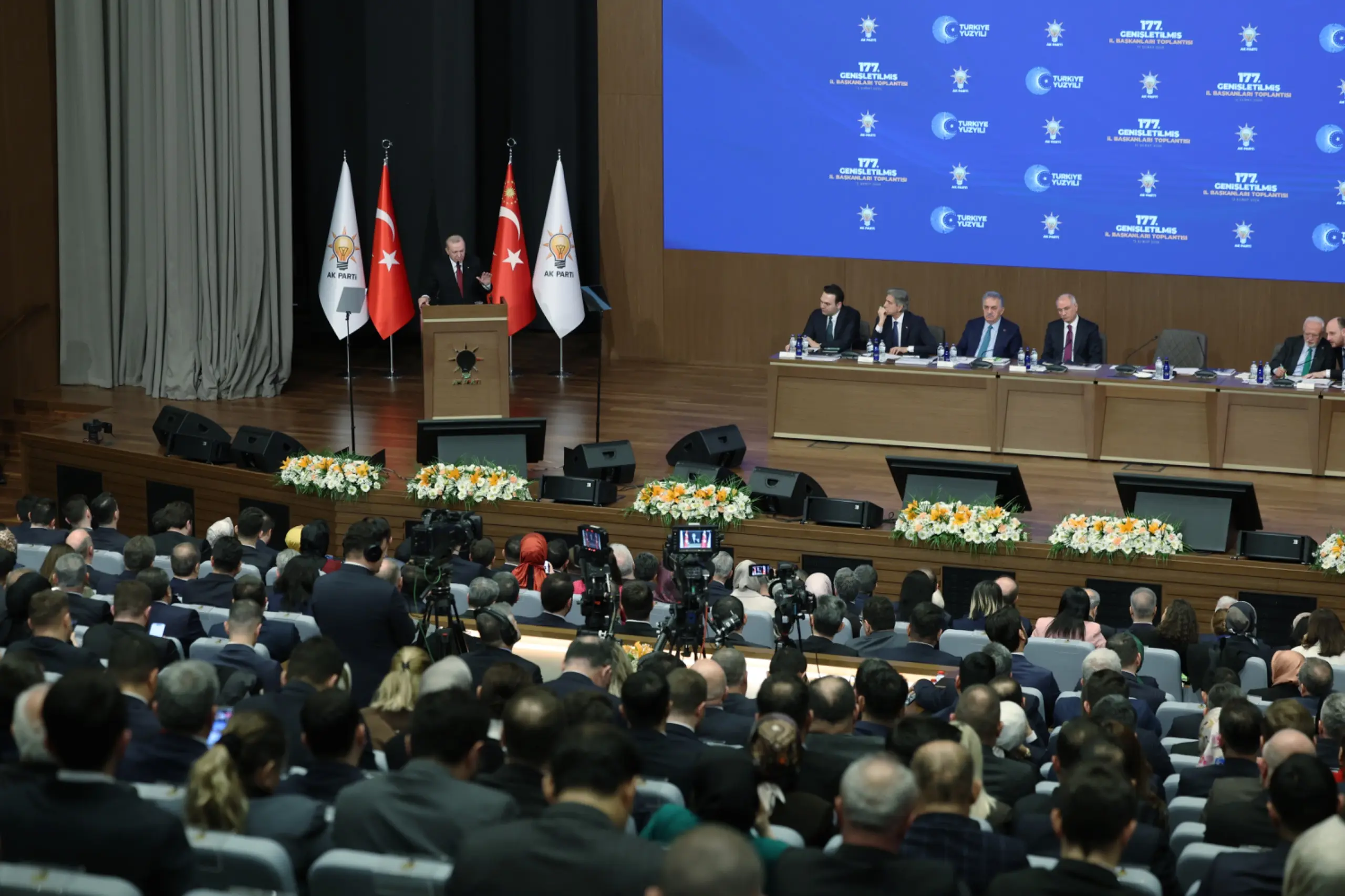 “Türkiye, gündem belirleyen bir ülke olarak adından söz ettiriyor”