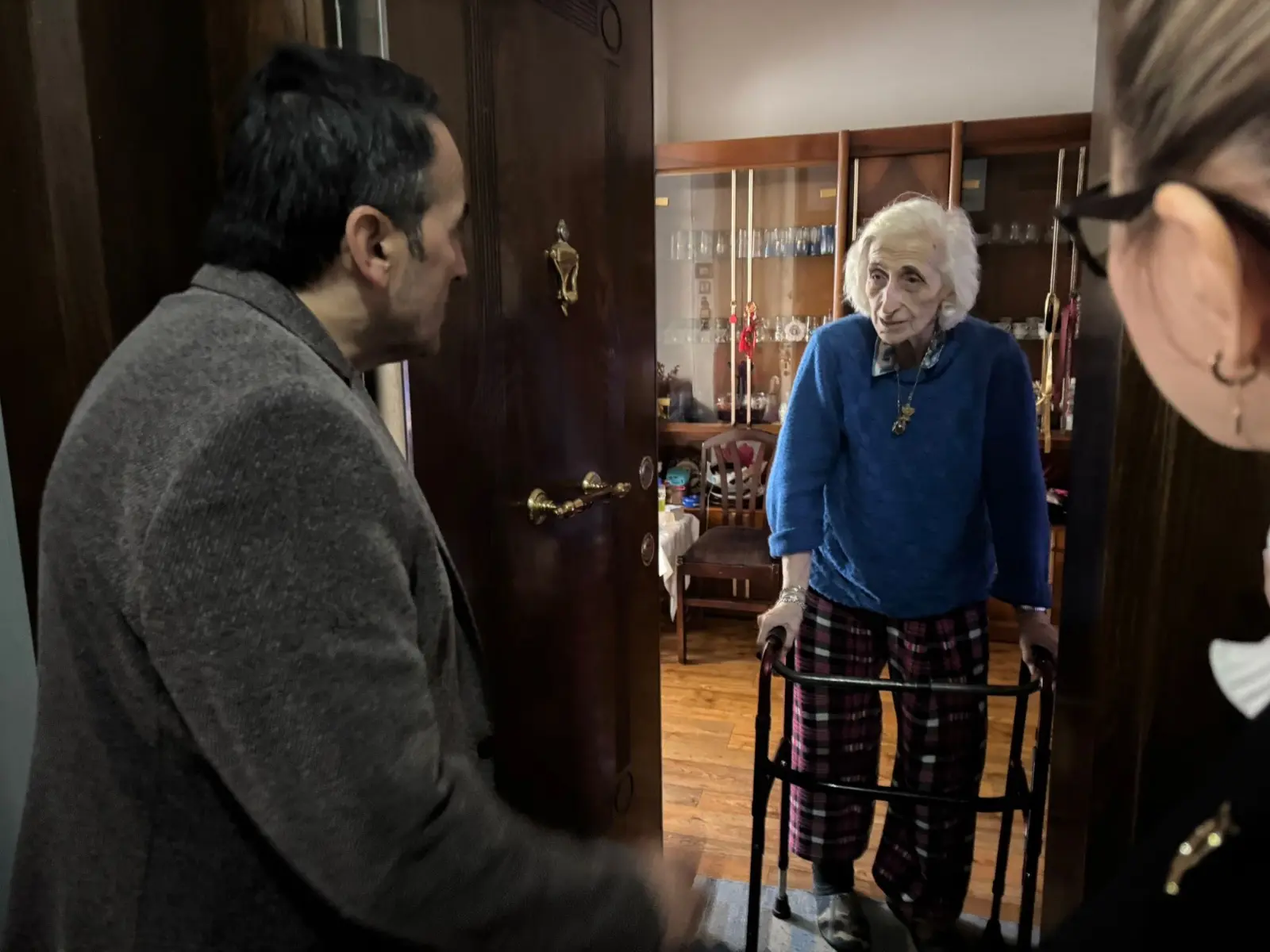 Evde sağlık ve bakım hizmeti alan 300 haneye ziyaret