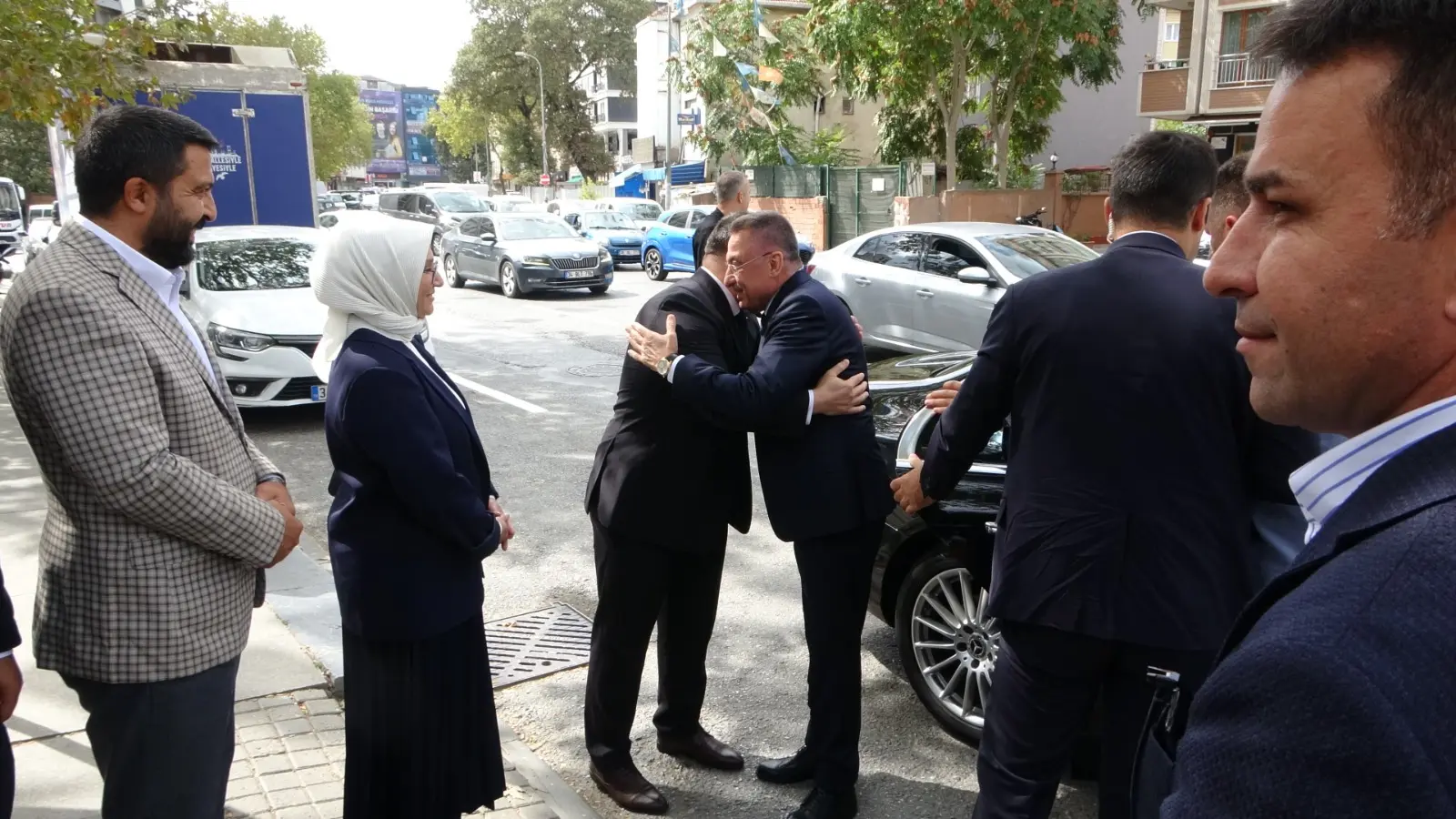 Sancaktepe'de esnaf ve şehit ailesine ziyaret