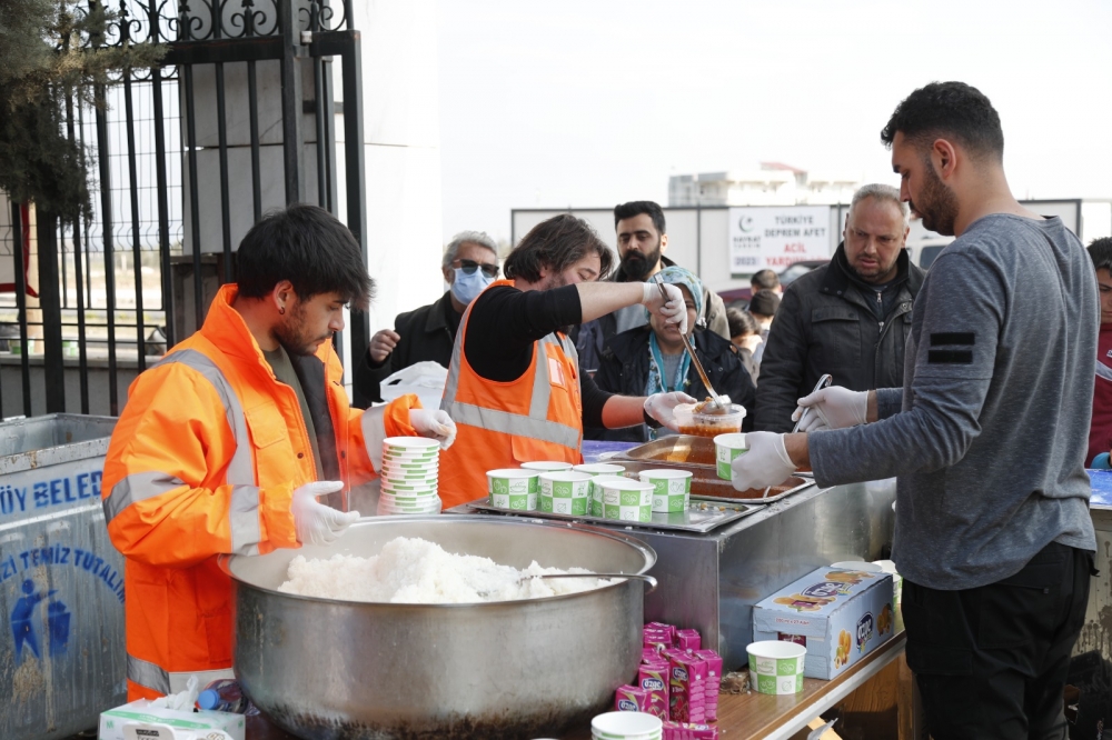 Deprem Bölgesinde 3 Öğün Yemek İkramı