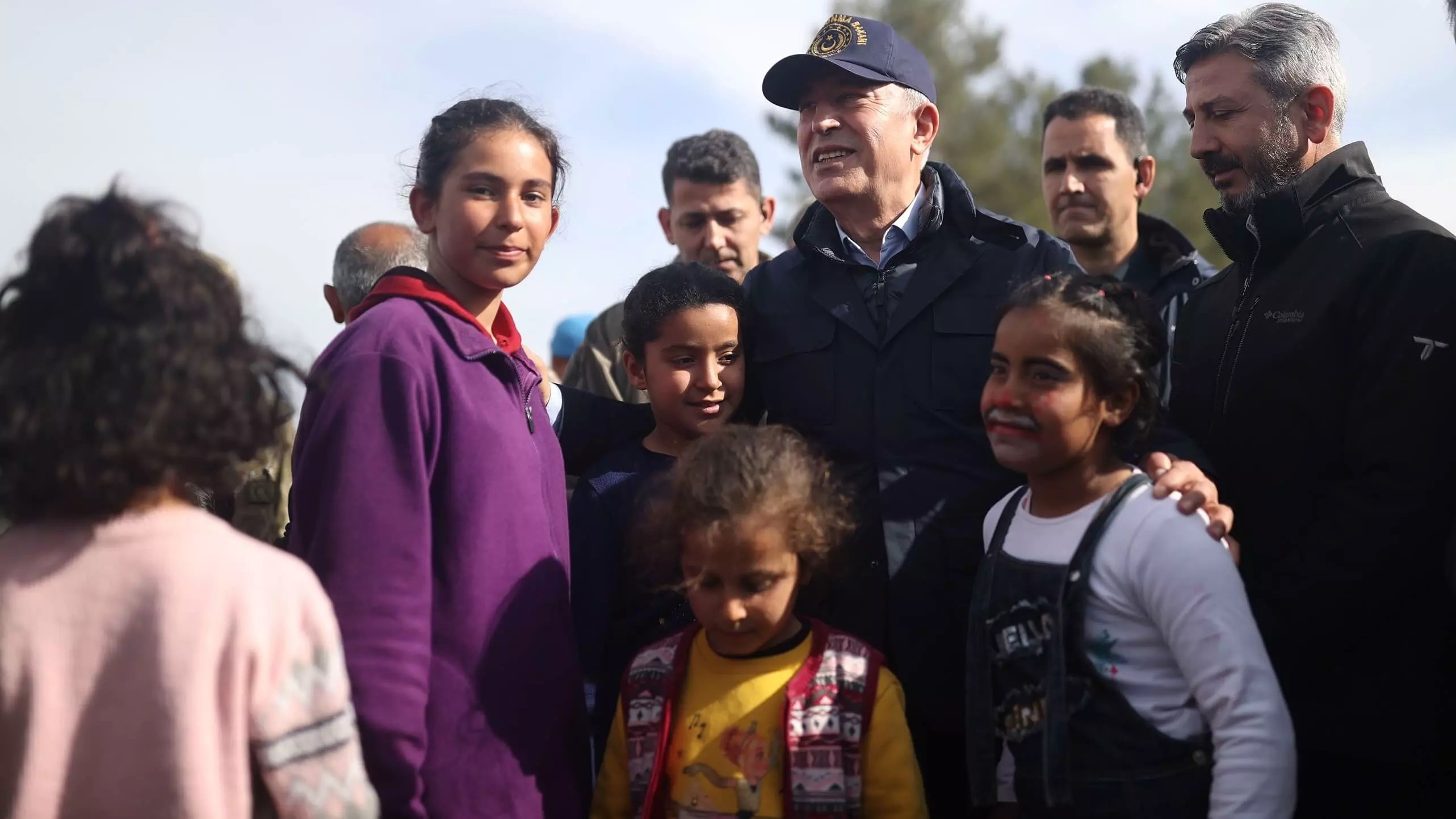 Milli Savunma Bakanımız Akar, Konteyner Kentte Depremzedelerle Bir Araya Geldi