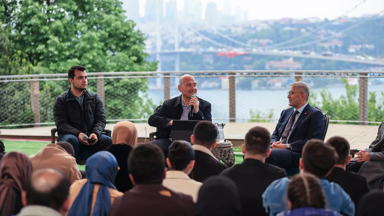 İçişleri Bakanımız Soylu, Üsküdar'da Gençlerle Buluştu