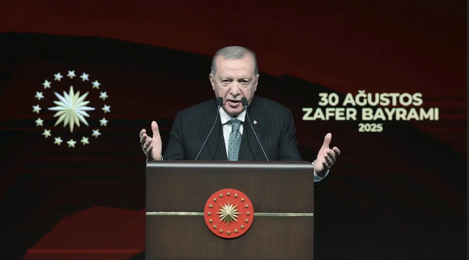 "İçinde bulunduğumuz asrı, Türkiye Yüzyılı yapana kadar durmadan, dinlenmeden çalışacağız"