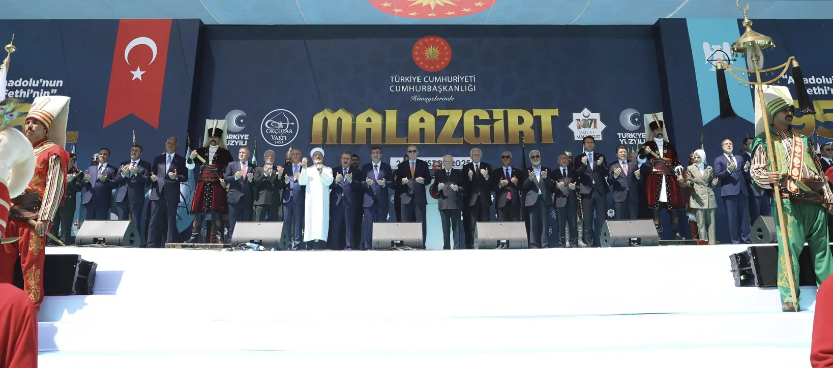"Malazgirt'te omuz omuza destan yazan kahramanların uğruna hayatlarını feda ettikleri mukaddes değerler işte buradadır.