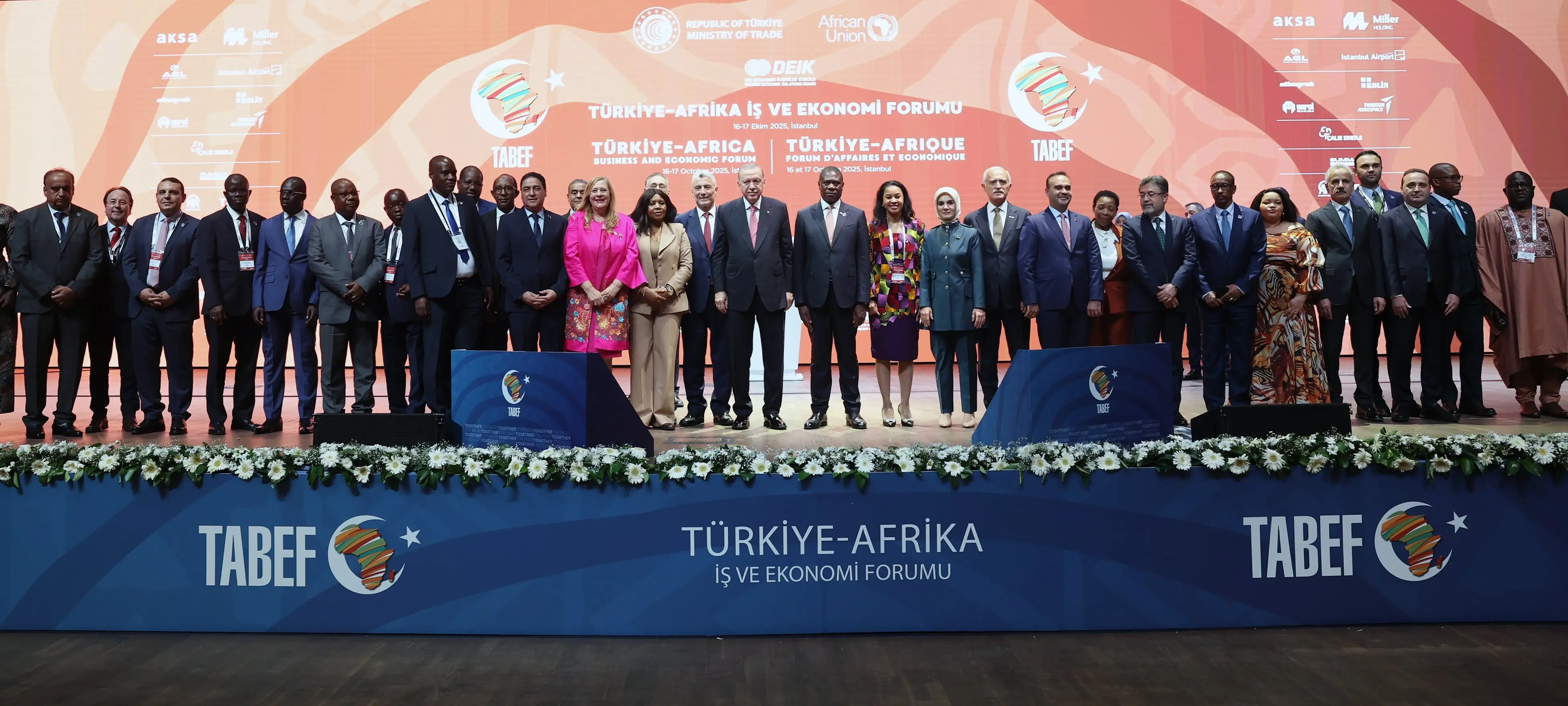 "Üç kıtanın merkezindeki konumuyla Türkiye'nin kapısı dünyanın tüm yatırımcılarına açıktır"