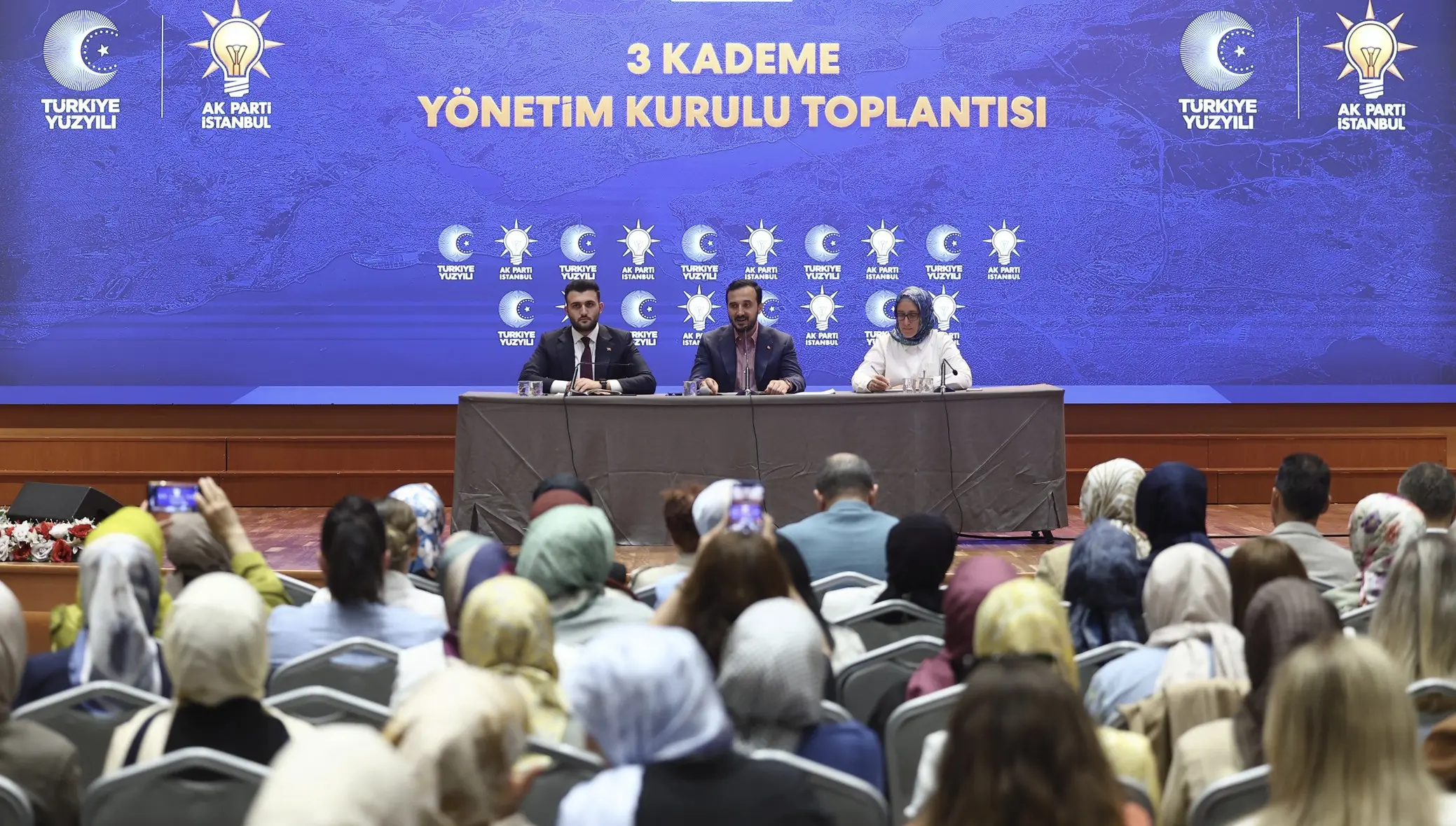 AK Parti İstanbul’da 3 Kademe Yönetim Kurulu Toplantısı