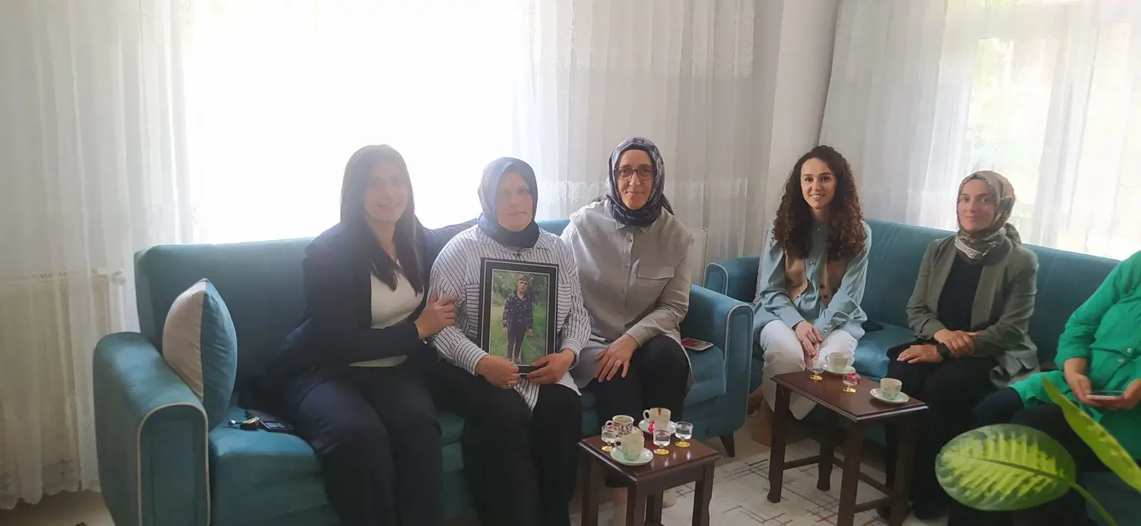 Şehit Eren Bülbül’ün ablasına anlamlı ziyaret