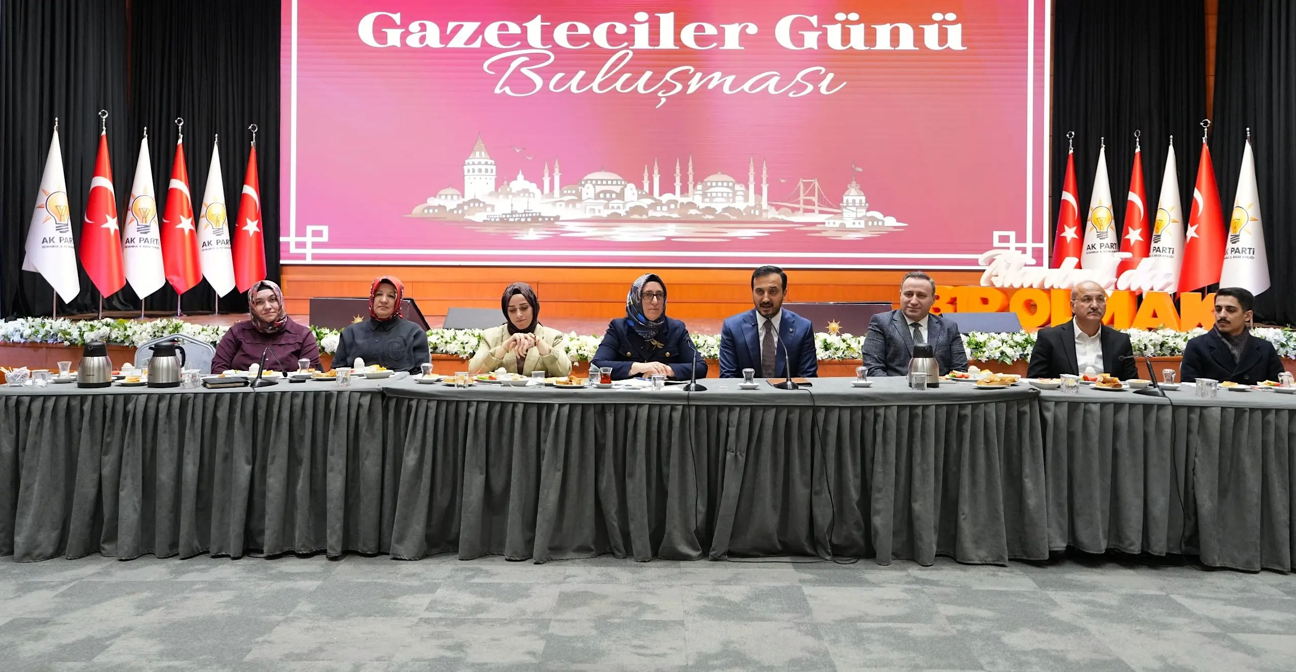 Kadın Kollarımızdan kadın gazetecilere kahvaltı programı
