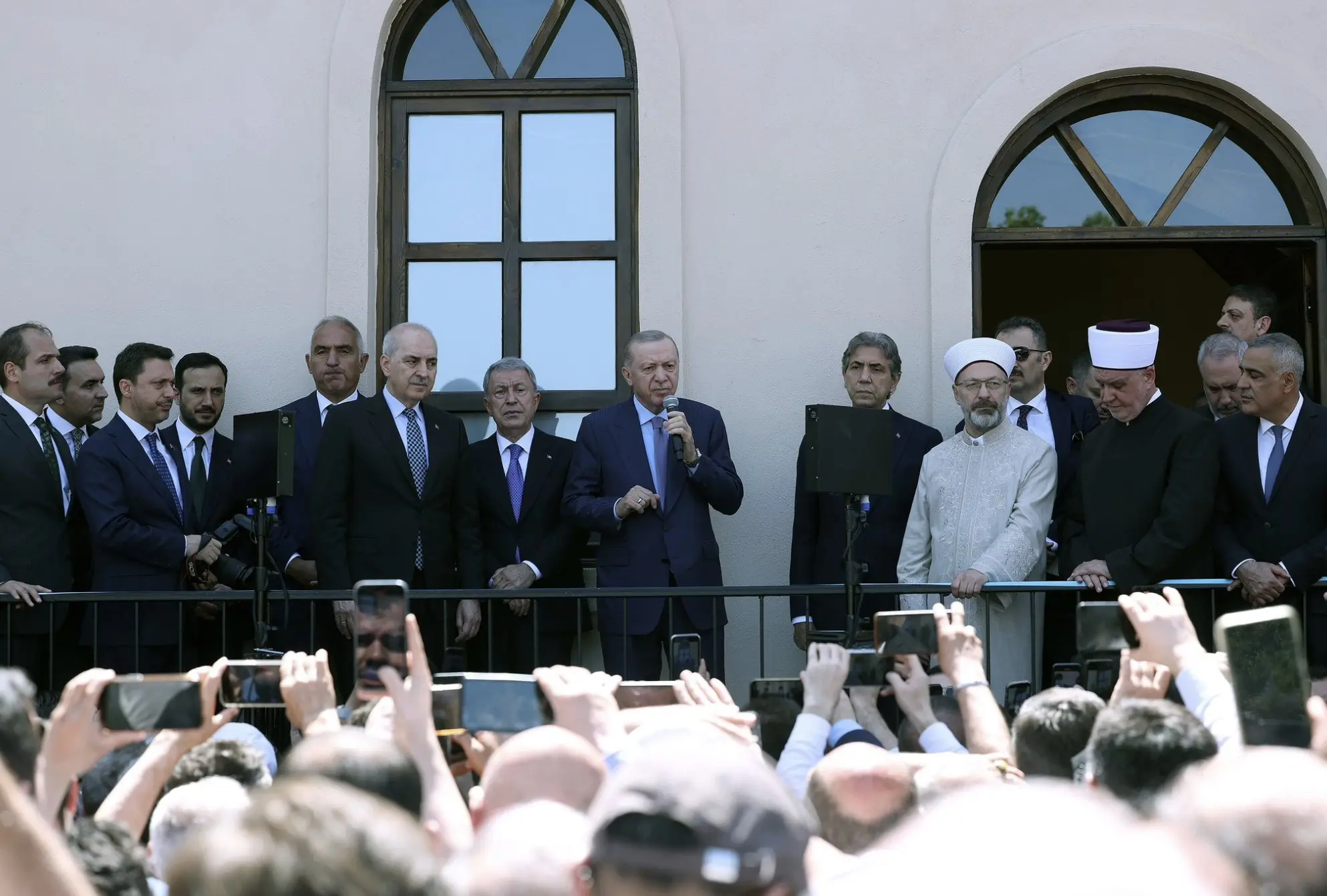Cumhurbaşkanı Erdoğan, Kireçburnu Gümrükçü İshak Ağa Camii'nin açılışını gerçekleştirdi.
