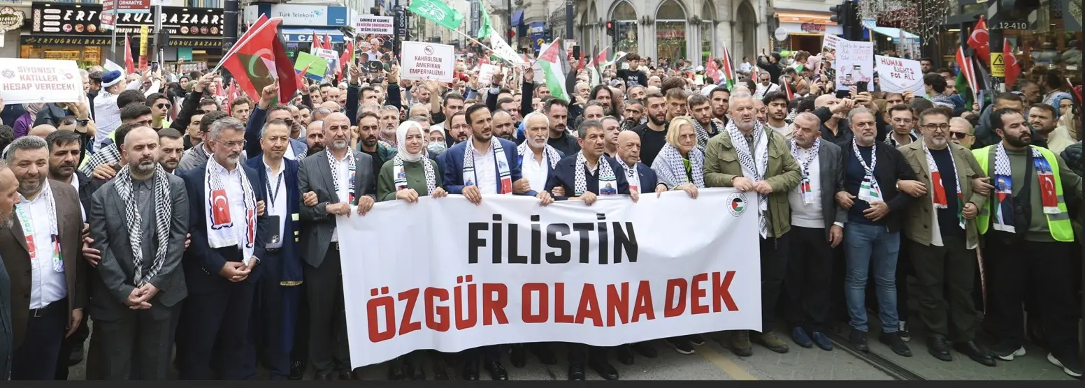Gazze'nin özgürlüğü için Ayasofya'dan Eminönü'ne yürüyüş düzenlendi