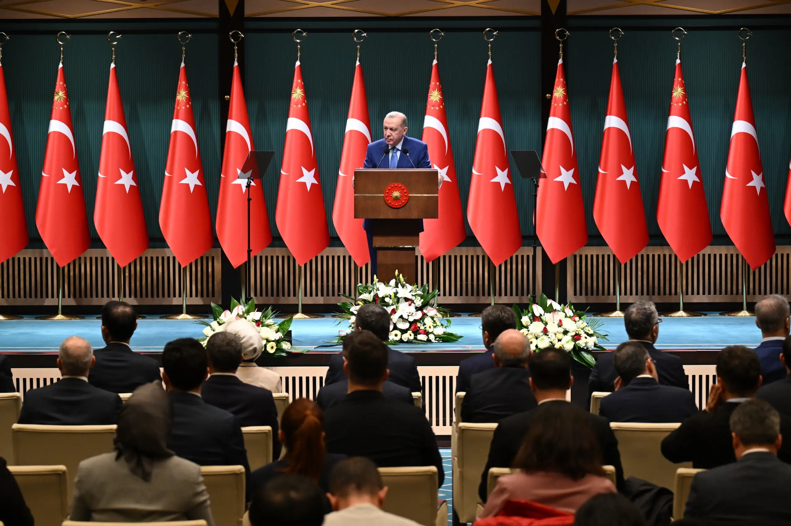 “Turizm gelirimiz, tüm zamanların rekorunu kırarak 65,2 milyar dolara ulaştı”