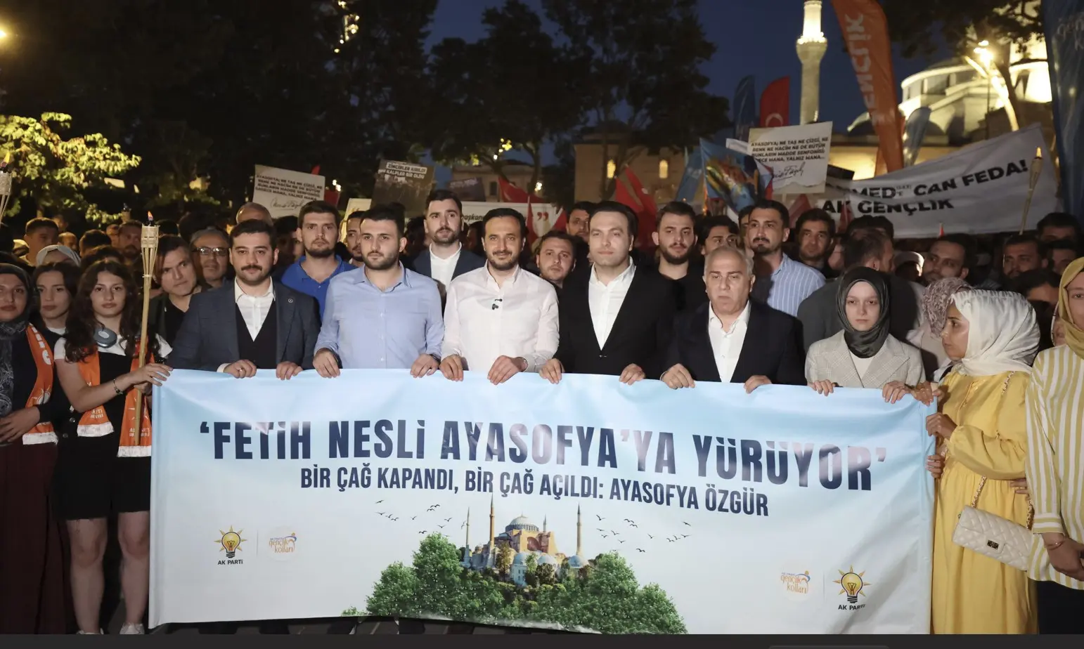Fetih Nesli Ayasofya’ya yürüdü