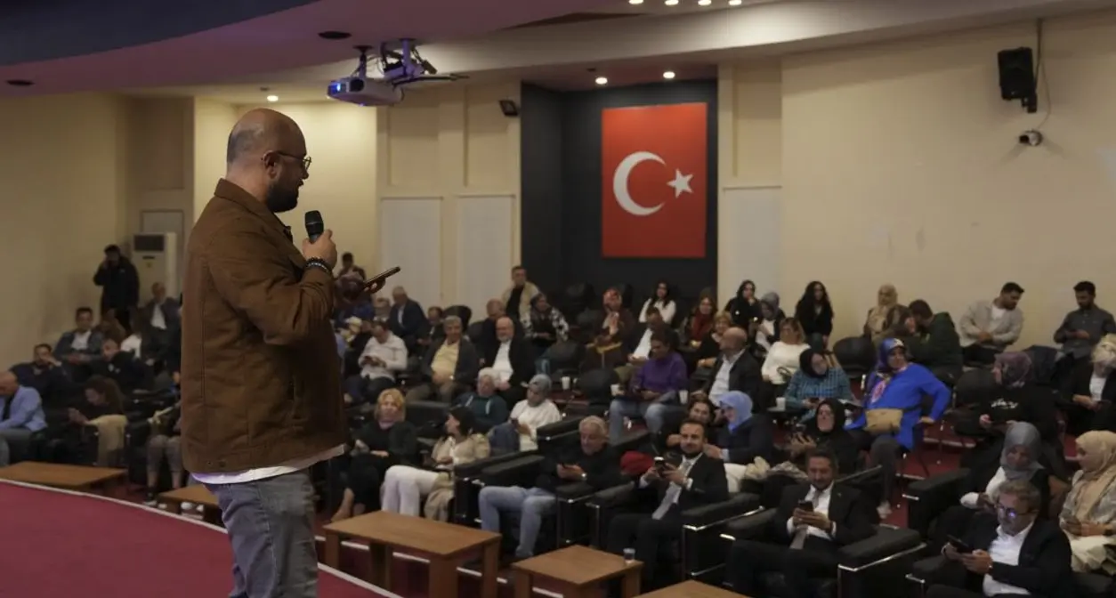 Siyasette sosyal medyanın etkili ve güvenli kullanımı Beşiktaş’ta anlatıldı