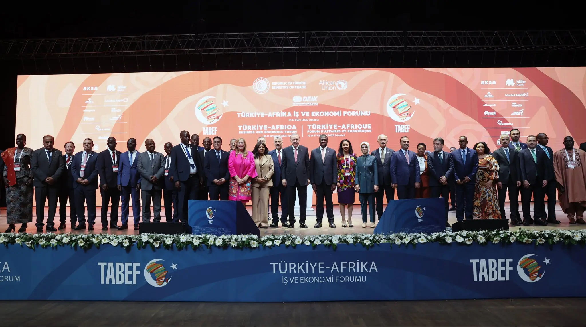 "Üç kıtanın merkezindeki konumuyla Türkiye'nin kapısı dünyanın tüm yatırımcılarına açıktır"