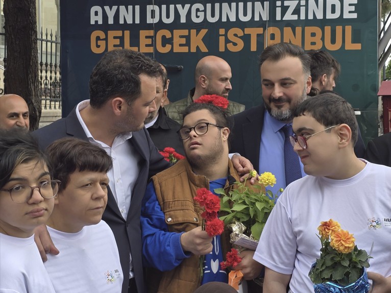 Engelleri birlikte kaldırdığımız bir dünya için hep birlikte çalışıyoruz.