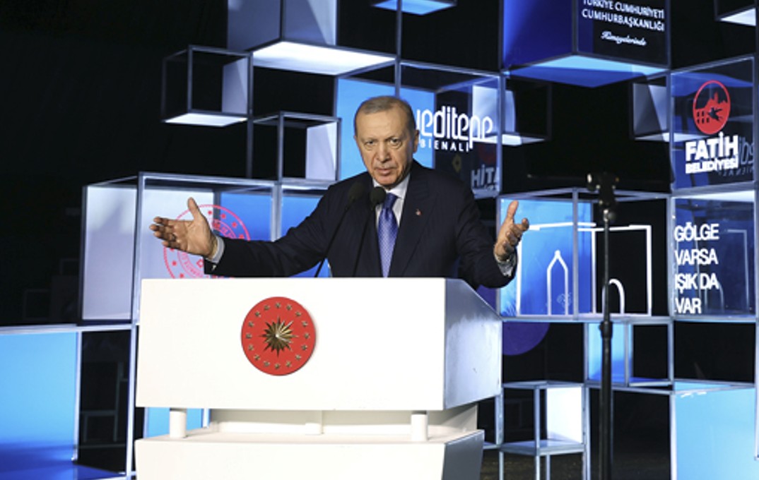 “Yeditepe Bienali, klasik Türk sanatlarını günümüzün kültür ve sanat iklimiyle buluşturan çok değerli bir adımdır”