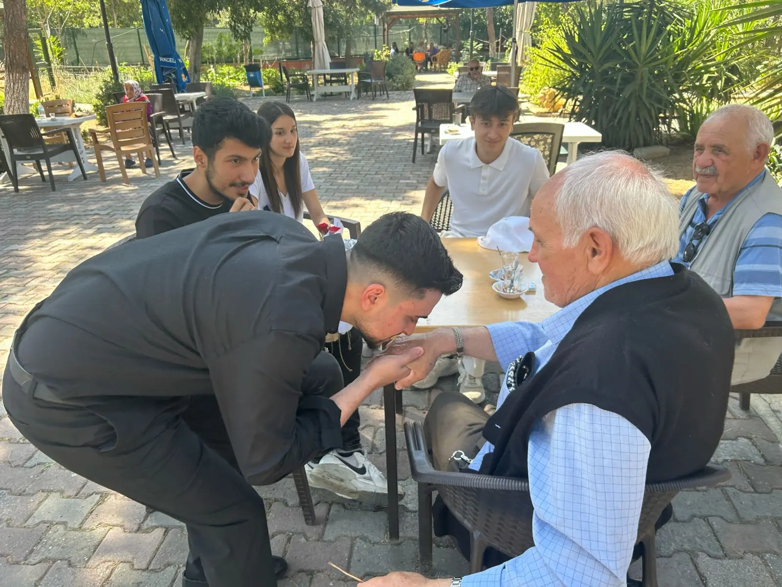 Bahçelievler Gençlik Kolları’ndan huzurevi ziyareti