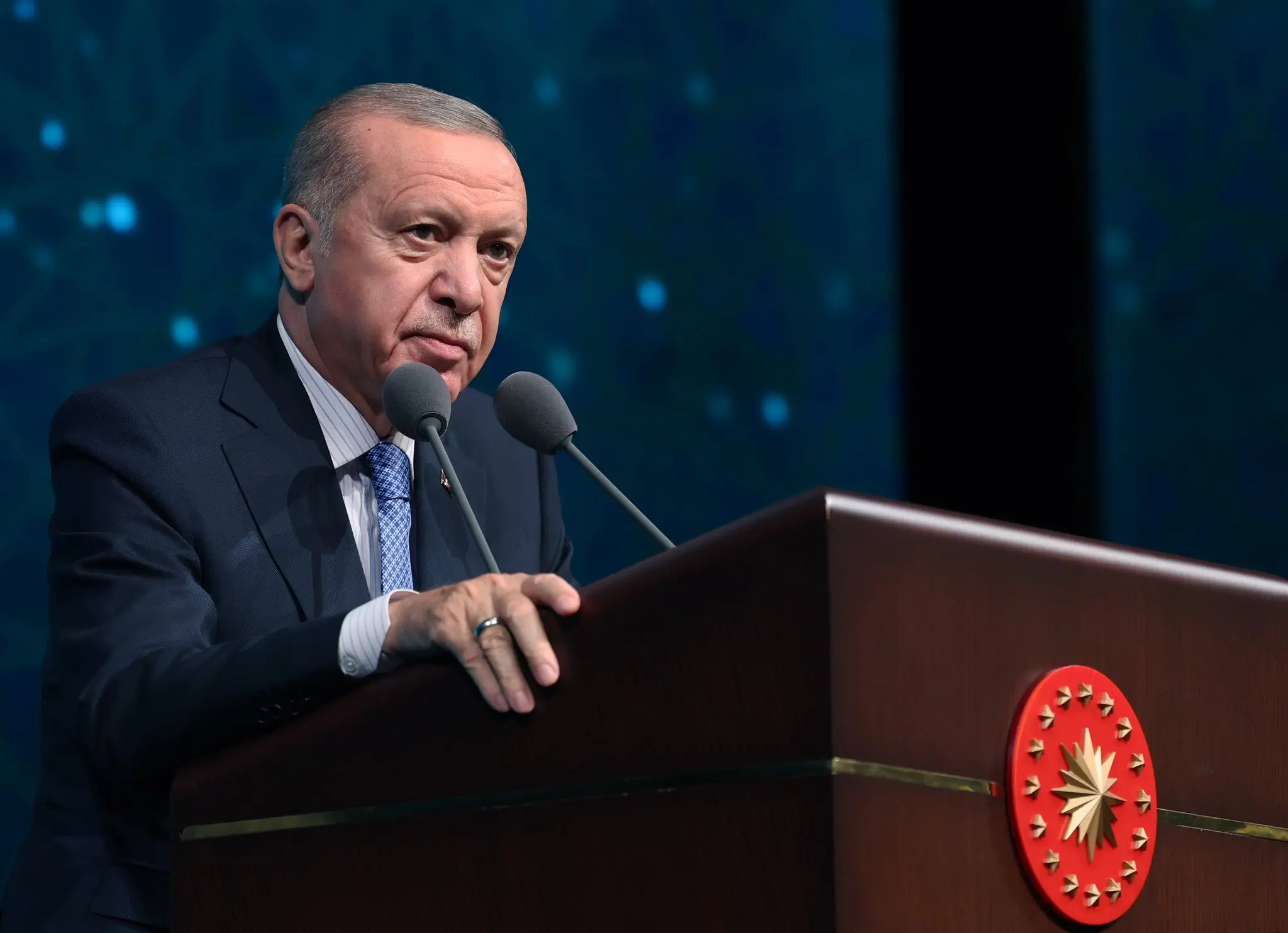 "Biz bu yılı, 'Aile Yılı' olarak ilan ettik. Aile, bizler için çok çok önemli. Aileyi merhamet ve fedakarlık yuvası, ülfet ve muhabbet ocağı yapacak tüm çözümler, tüm reçeteler Allah Resulü'nün aile hayatında mevcuttur."