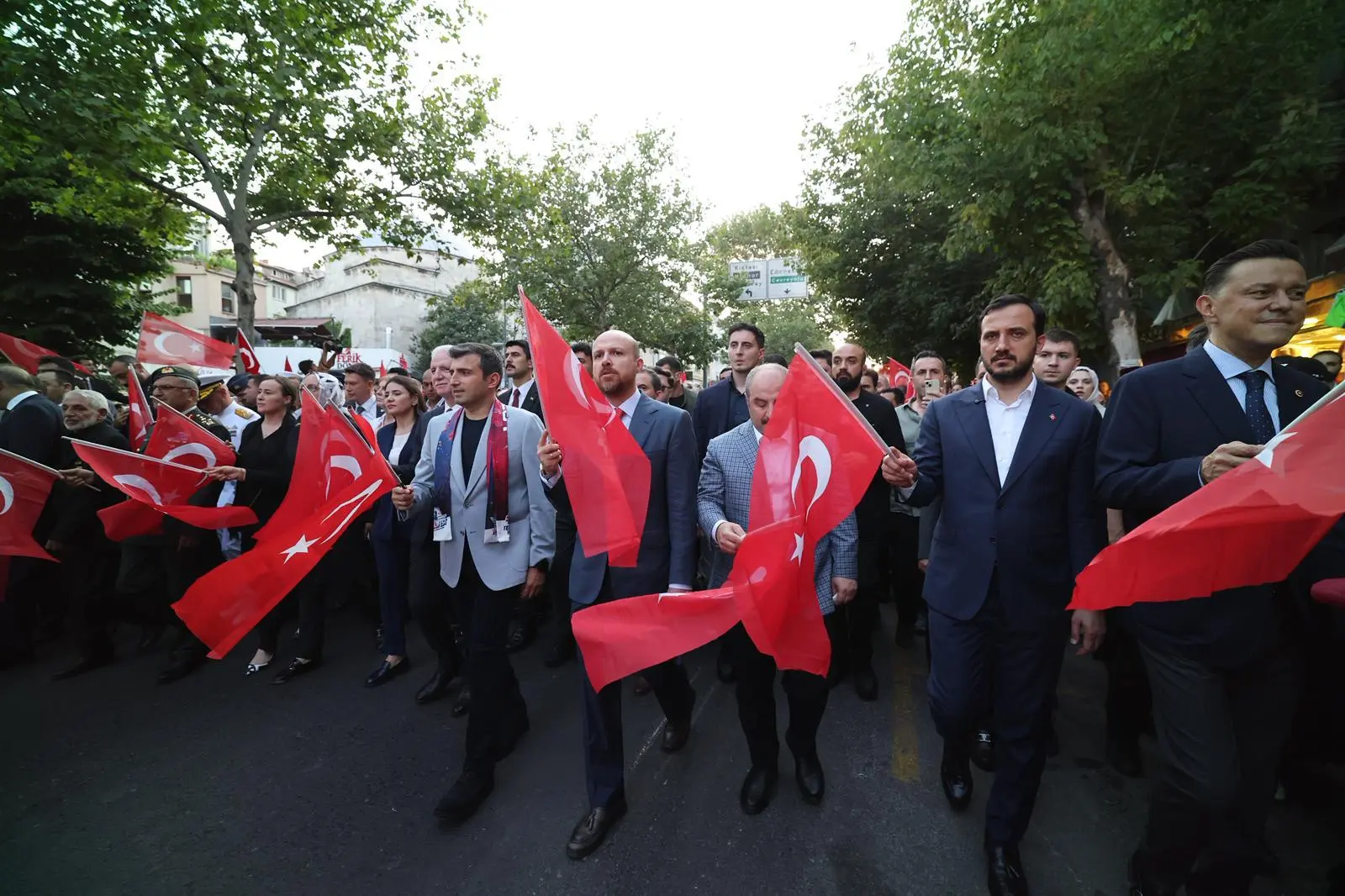 Milletimizin darbelerle sindirilemeyecek kadar büyük bir yüreği var