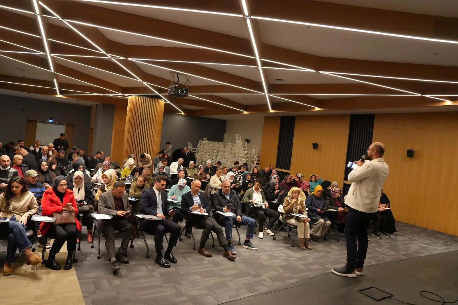 İlçe teşkilatlarımıza ‘Sosyal Medyanın Etkili Kullanımı’ semineri