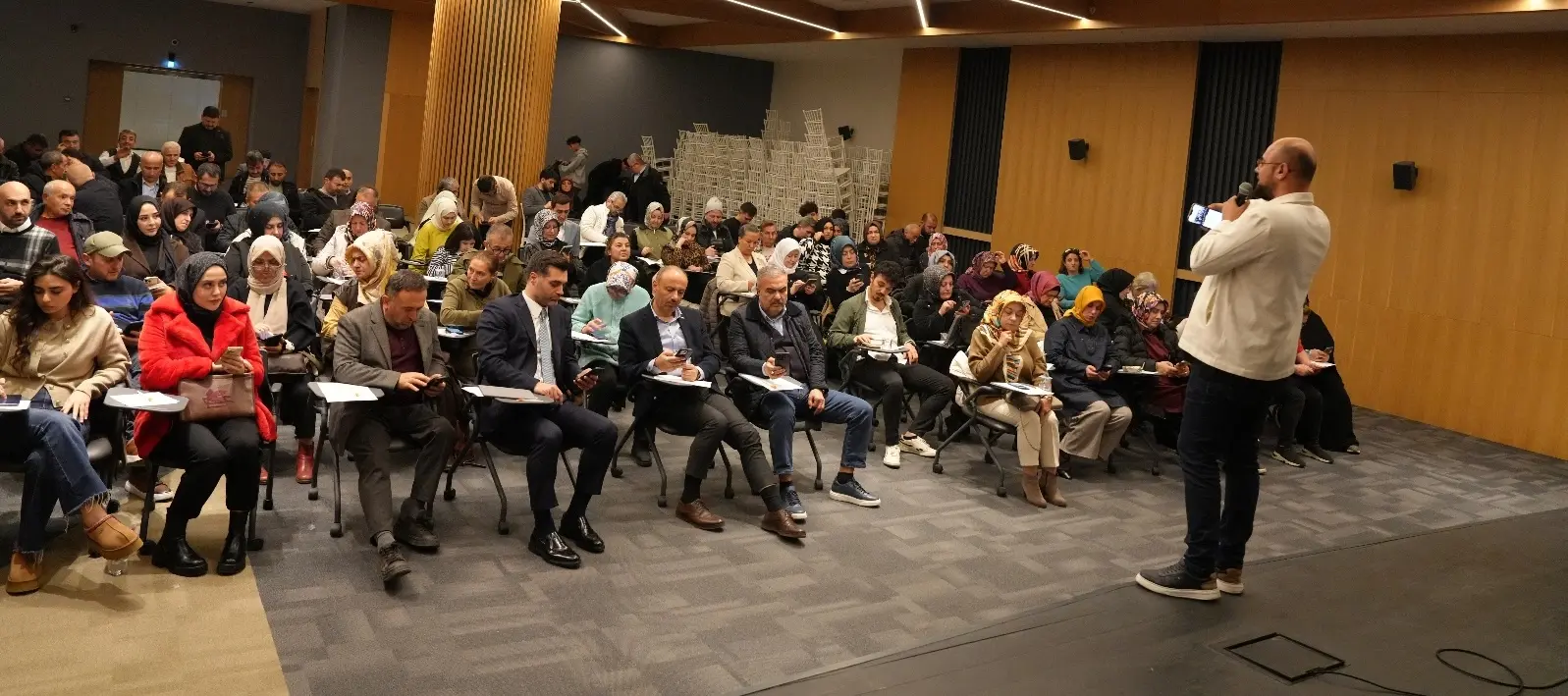 İlçe teşkilatlarımıza ‘Sosyal Medyanın Etkili Kullanımı’ semineri