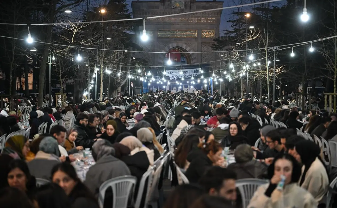 İstanbul Üniversitesi’nde 15 bin gençle “Geleneksel Büyük Kampüs İftarı”