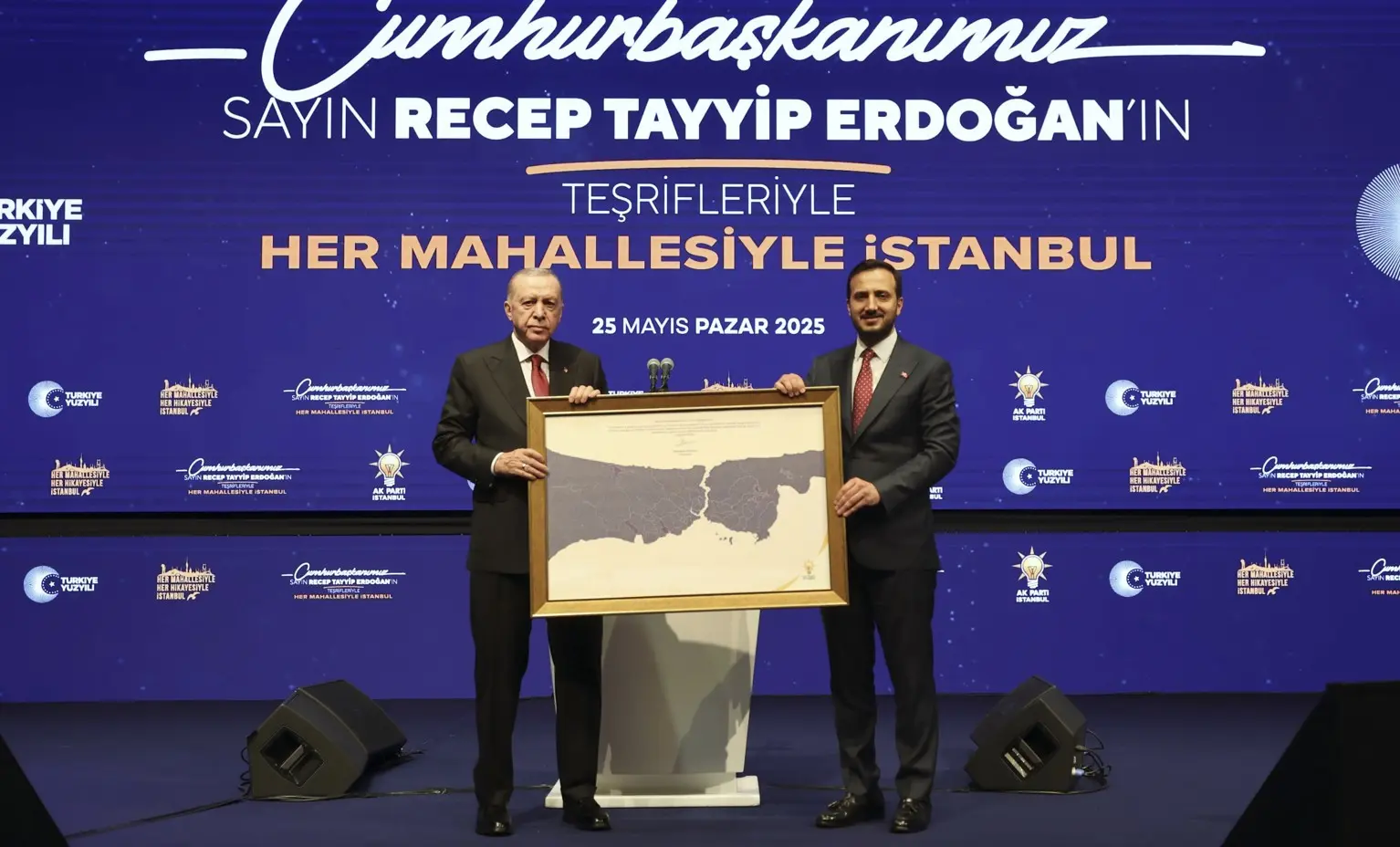 Cumhurbaşkanımız Erdoğan, "Her Mahallesiyle İstanbul” programında mahalle başkanlarıyla buluştu.