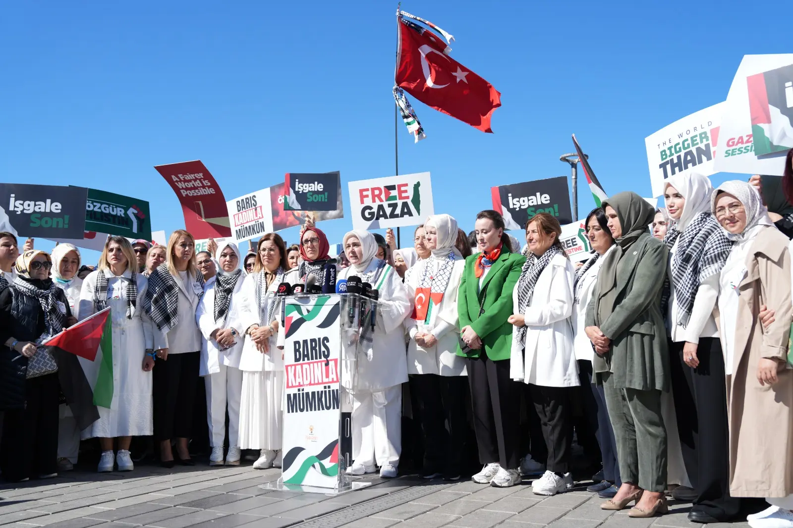 Kadın Kollarımızdan Gazze İçin Sessiz Çığlık: “Sessizliğimiz, Gazze’nin en gür çığlığı olacak”