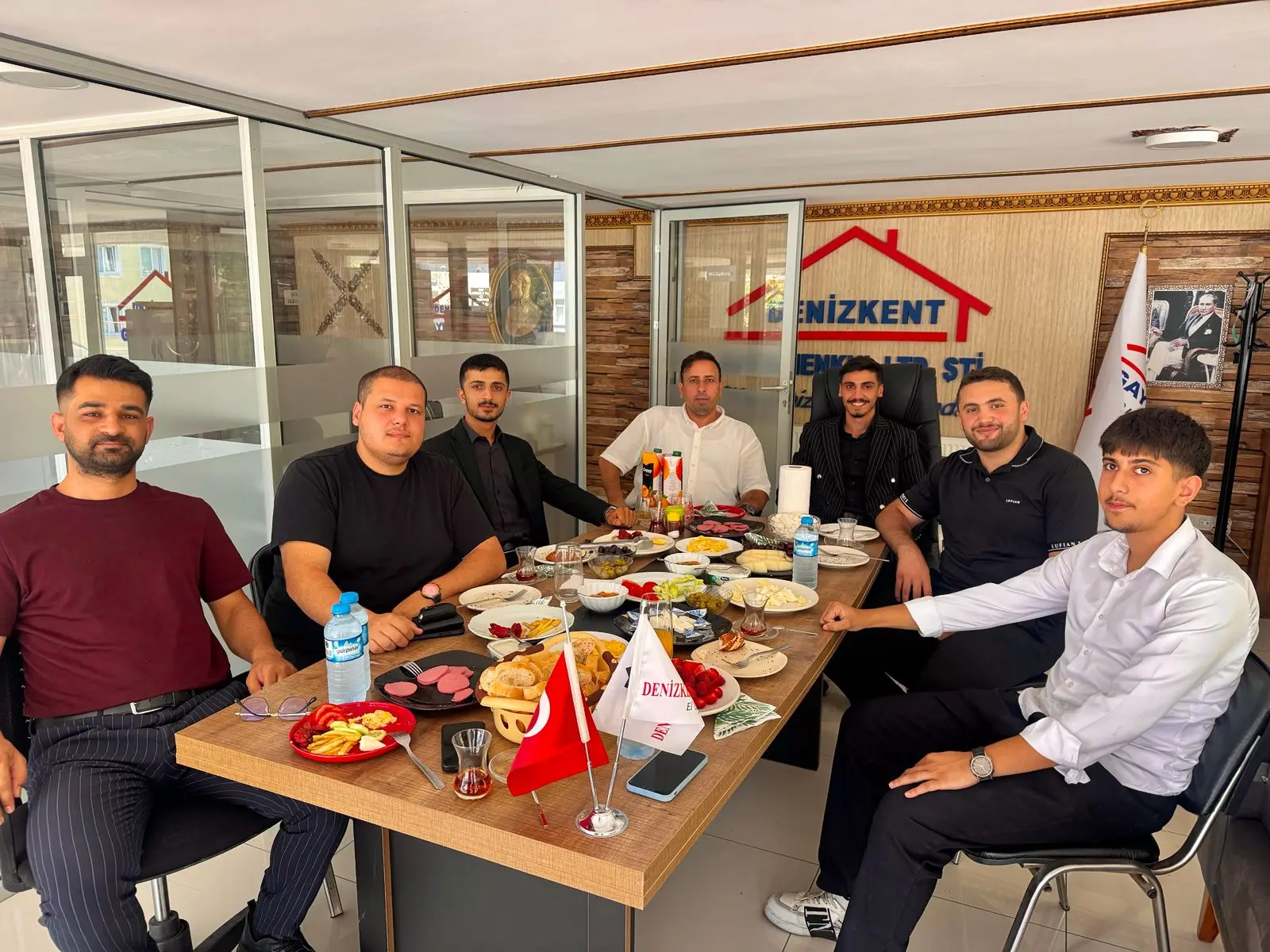 Esenyurt ve Beylikdüzü’nde genç esnaflarla sabah buluşması