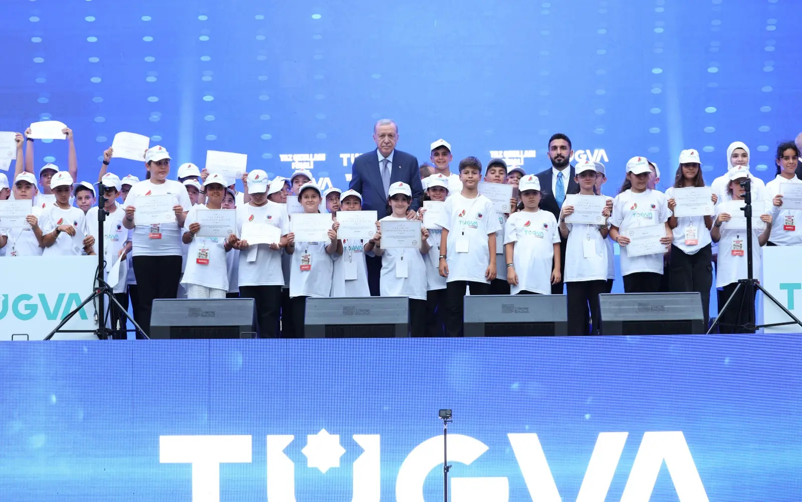 “Milletimizin hasretini çektiği büyük ve güçlü Türkiye'ye kavuşmamıza çok az kaldı”