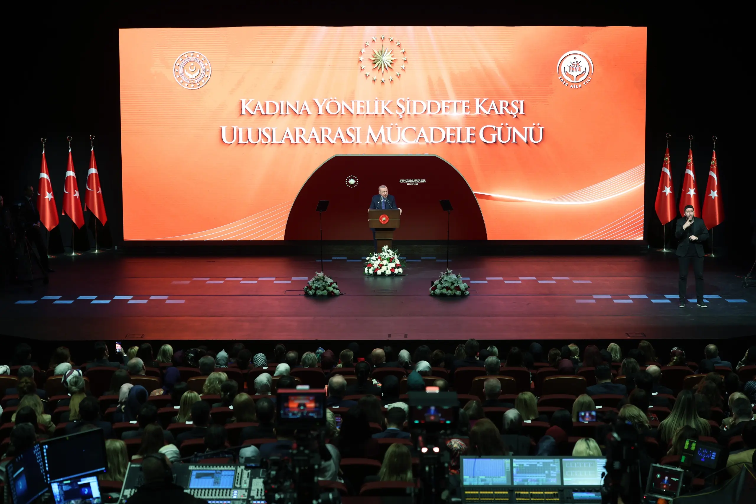 “Kadına ve çocuğa karşı şiddet bir insanlık suçudur, insanlığa ihanettir”