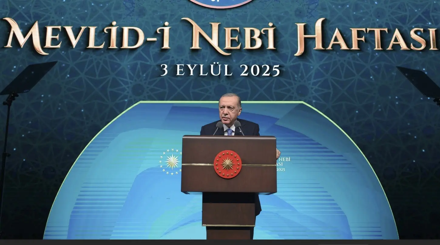"Biz bu yılı, 'Aile Yılı' olarak ilan ettik. Aile, bizler için çok çok önemli. Aileyi merhamet ve fedakarlık yuvası, ülfet ve muhabbet ocağı yapacak tüm çözümler, tüm reçeteler Allah Resulü'nün aile hayatında mevcuttur."